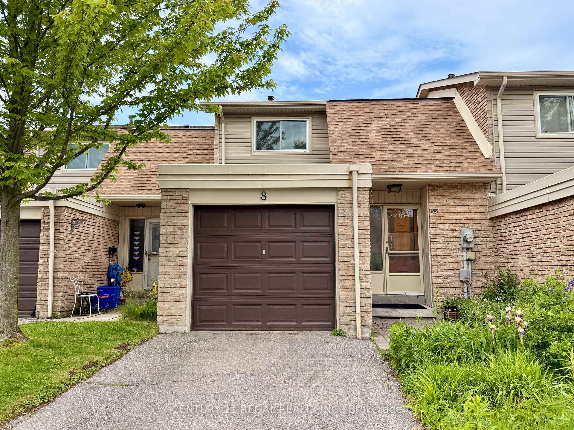 8 Chamberlain Court, Ajax, ON L1S 3M7