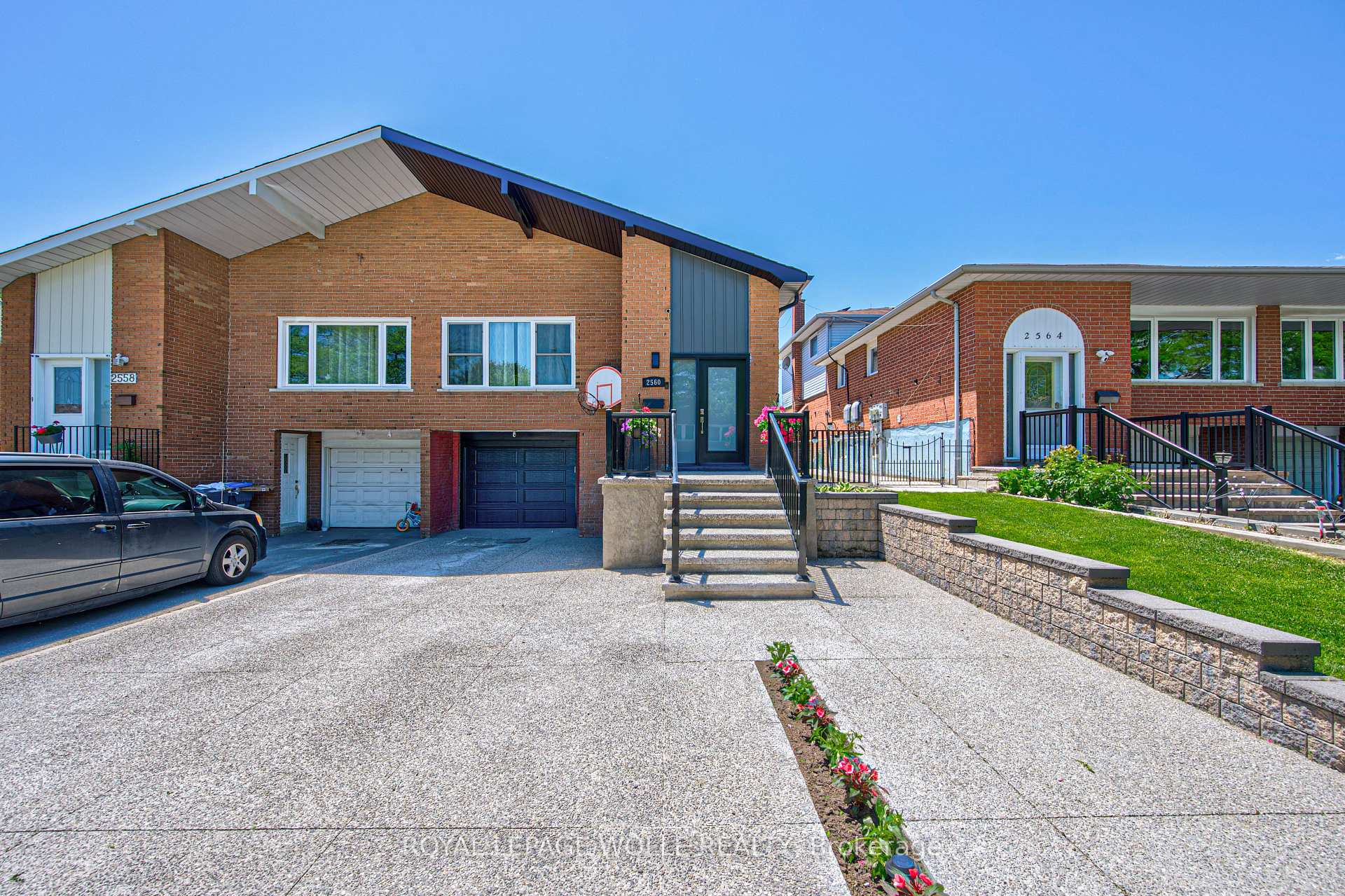 2560 Palisander Avenue, Mississauga, ON L5B 2L2