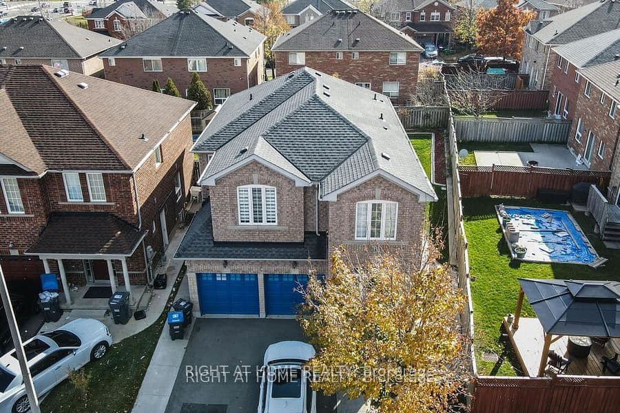 3 Silverbell Court, Brampton - Detached