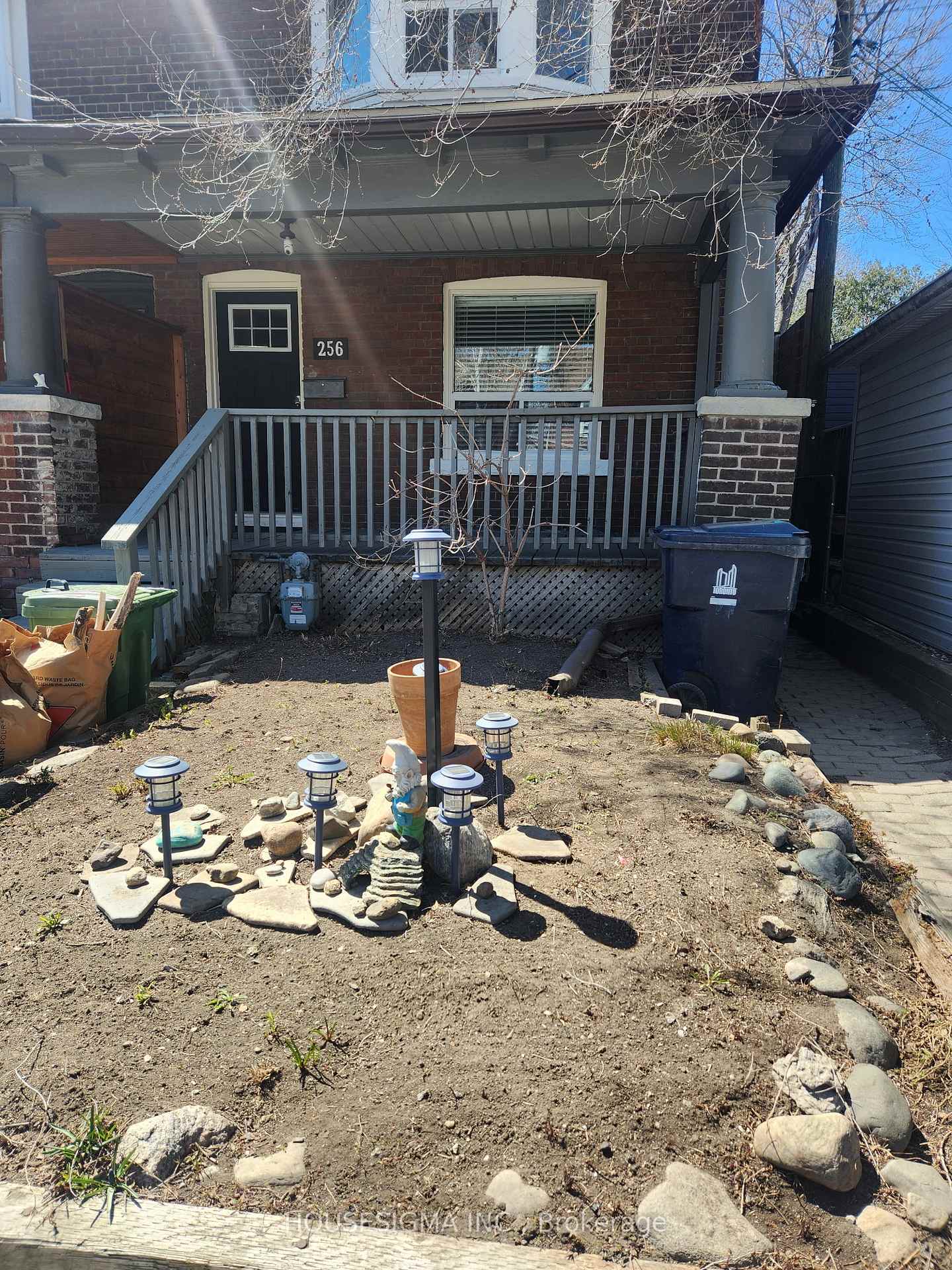 256 Woodbine Avenue, Toronto, ON M4L 3P2