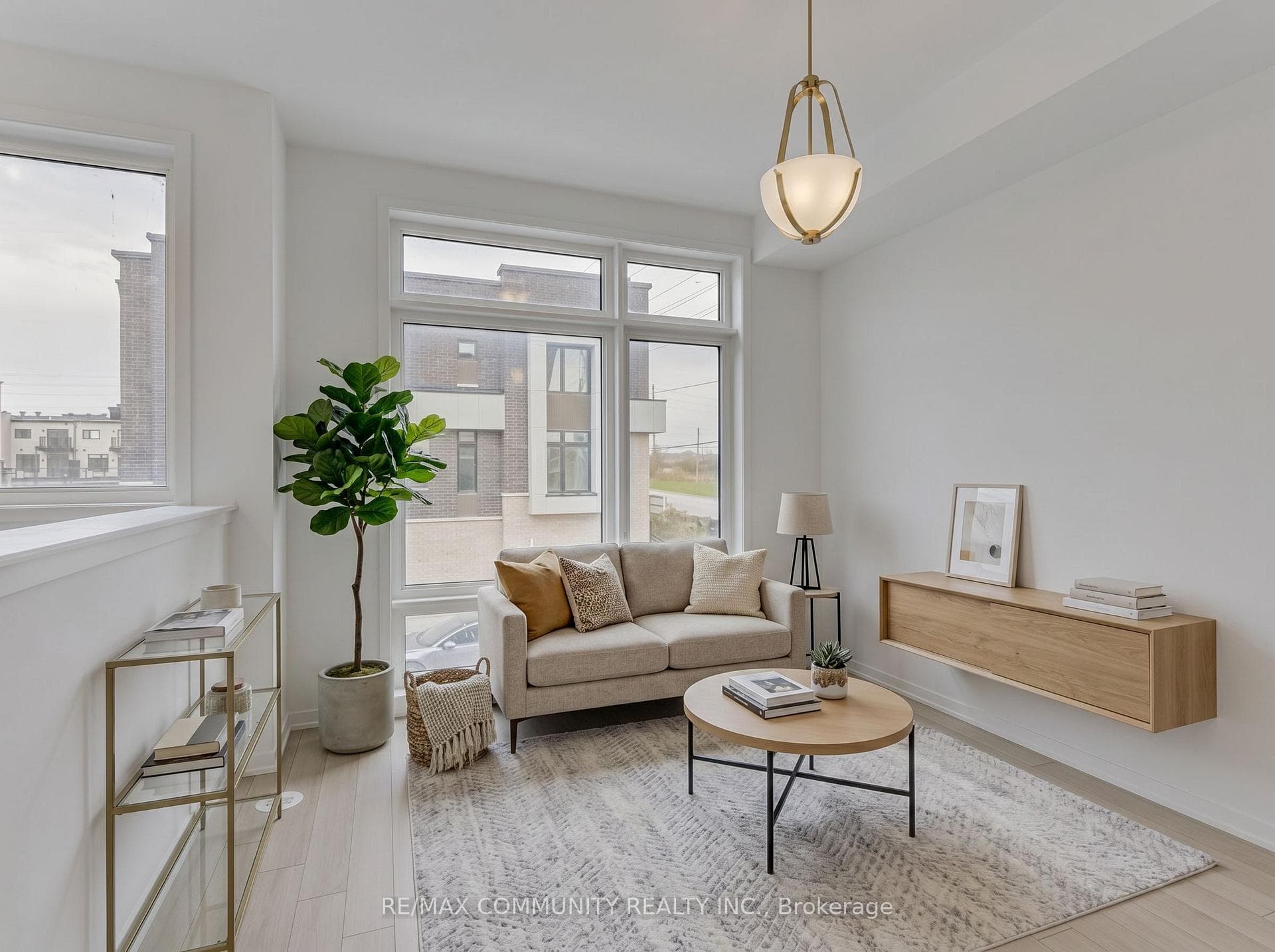 799 Heathrow Path, Oshawa, ON L1H 7K5