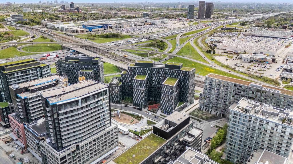 30 Tretti Way 1004, Toronto C06, ON M3H 0E3