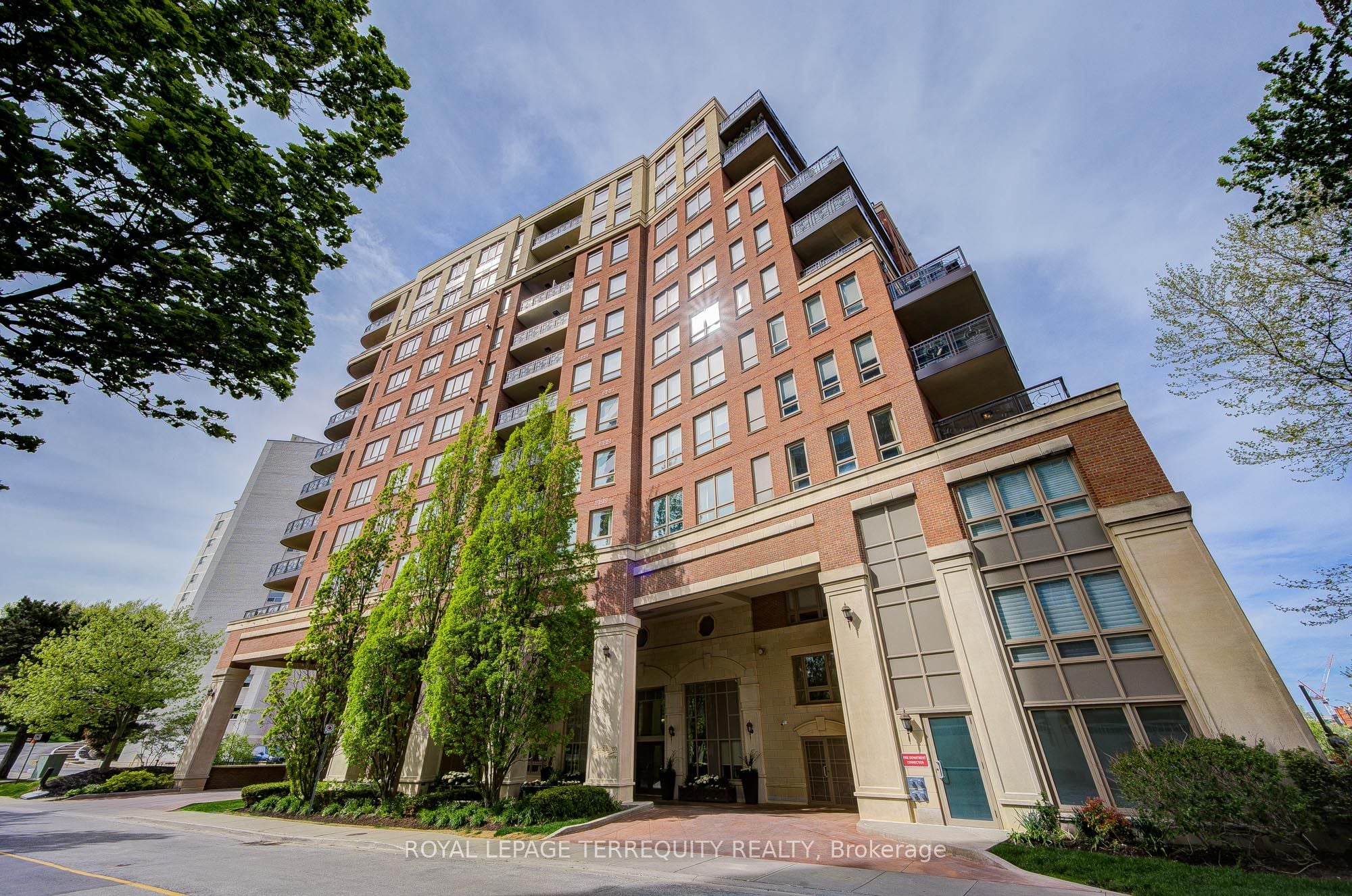 111 Forsythe Street, Oakville - Condo Apartment