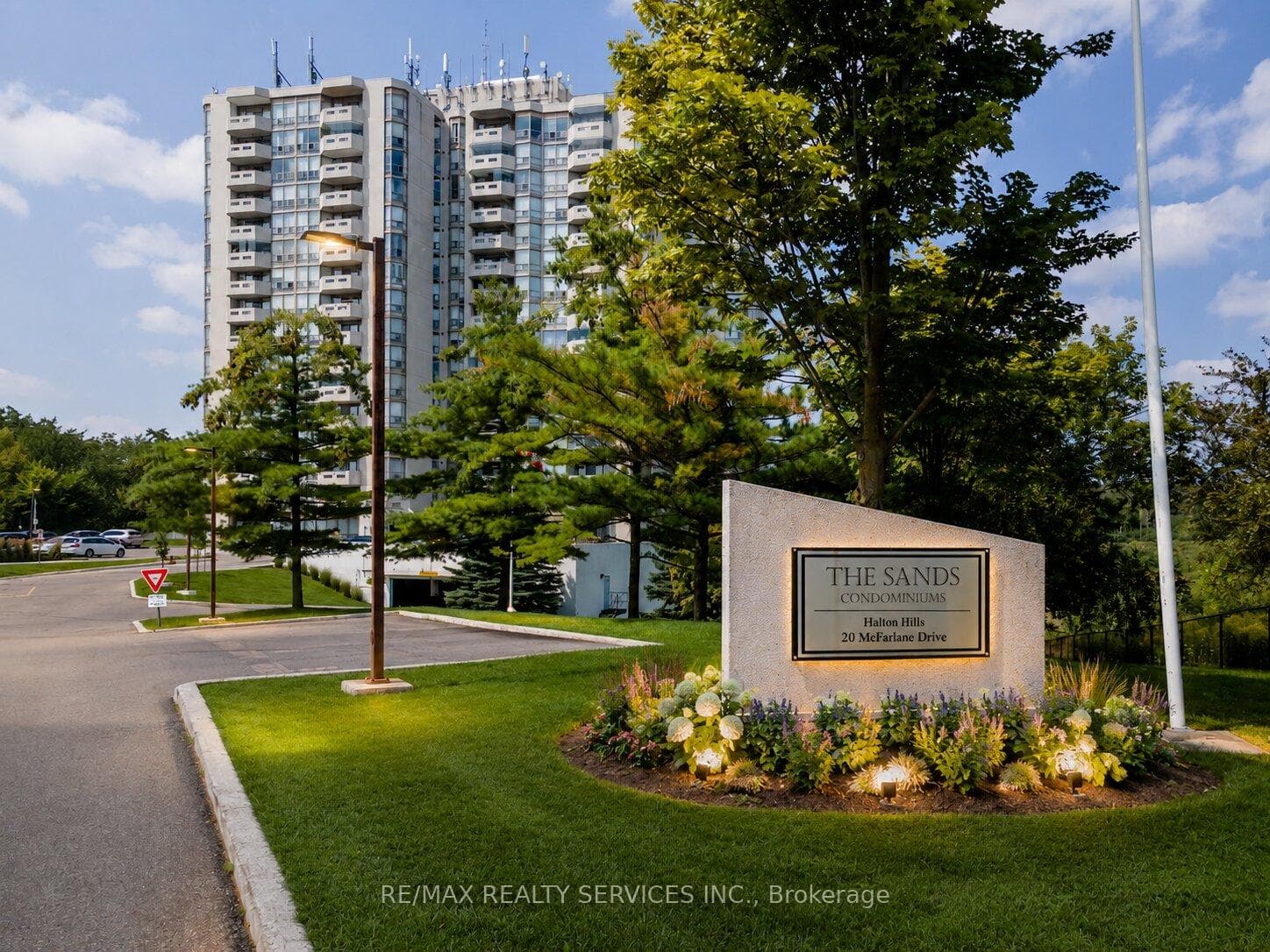 20 McFarlane Drive 107, Halton Hills, ON L7G 5J8