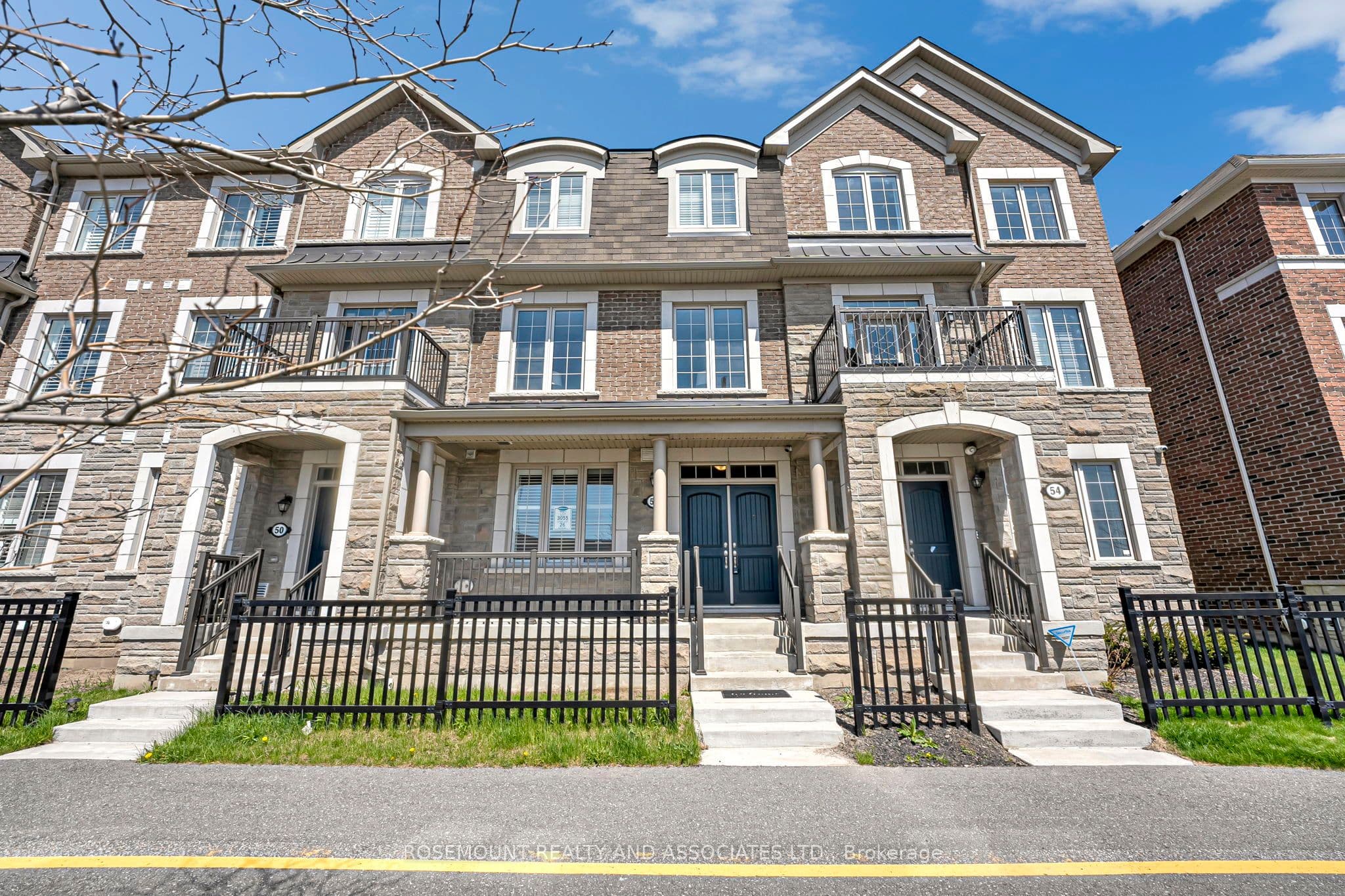 52 Fiesta Way, Whitby - Att/Row/Townhouse
