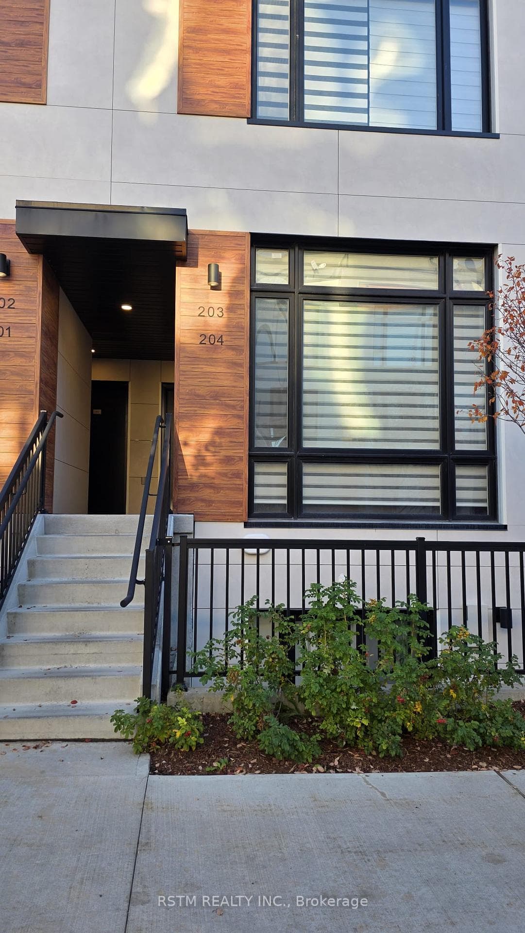 8 Steckley House Lane 204, Richmond Hill, ON L4S 0N1