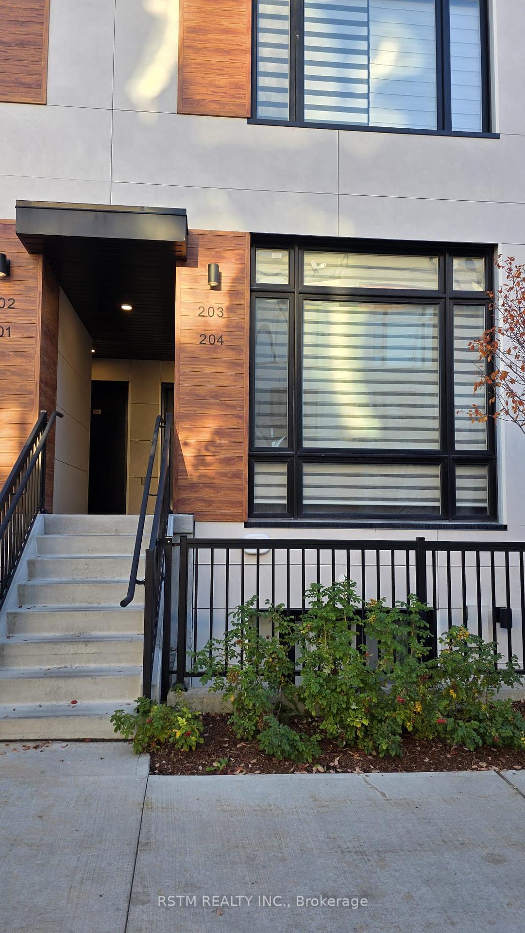 8 Steckley House Lane 204, Richmond Hill, ON L4S 0N1