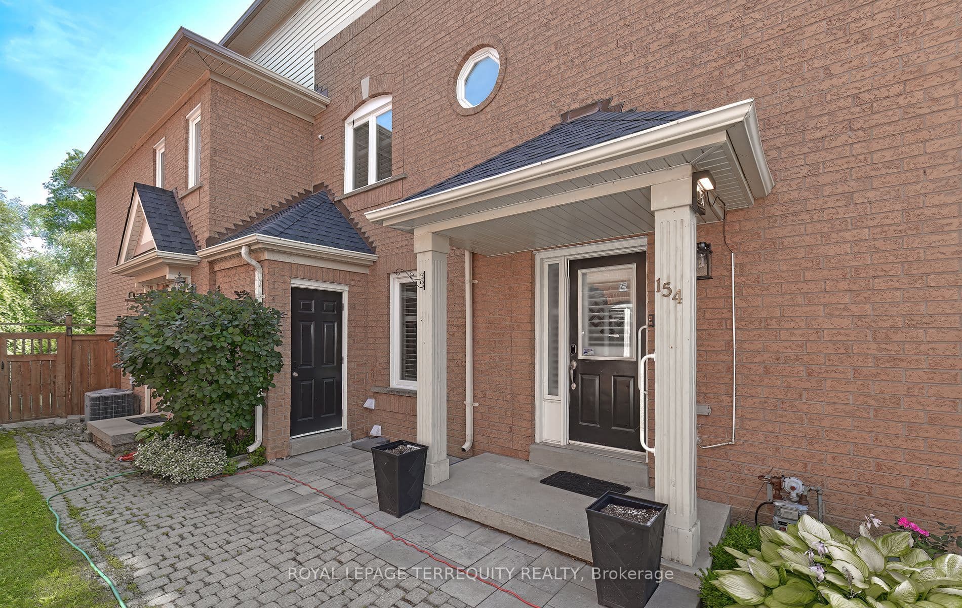 154 Pressed Brick Drive, Brampton - Att/Row/Townhouse