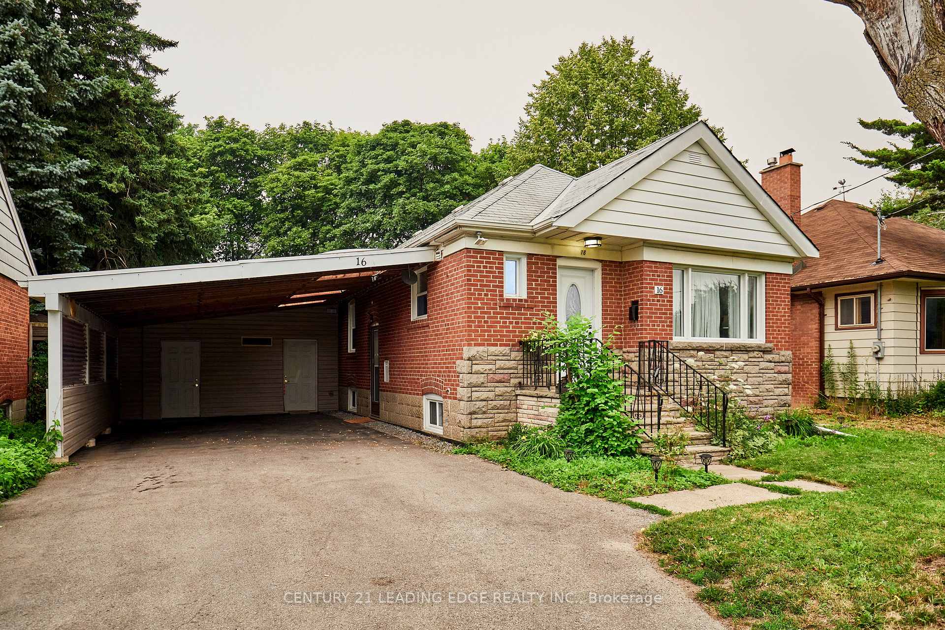 16 McCowan Road, Toronto, ON M1M 3L8