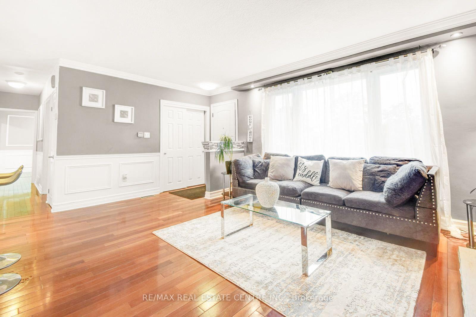 2518 Stillmeadow Road, Mississauga, ON L5B 1X7