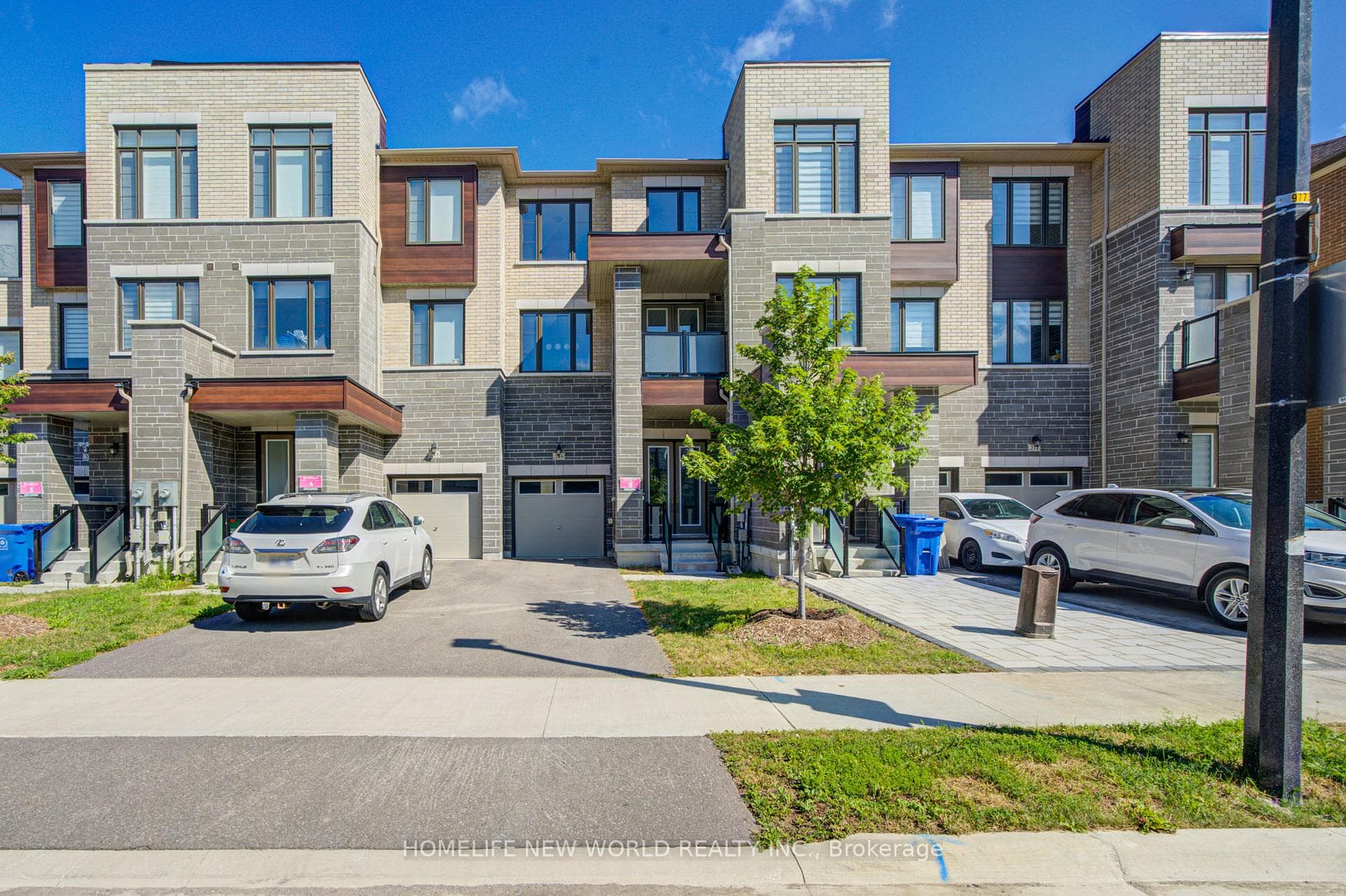 216 Vermont Avenue, Newmarket, ON L3X 2Y8