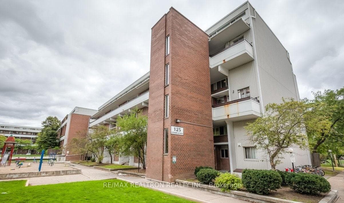 125 Leeward Glenway 112, Toronto C11, ON M3C 2Z6