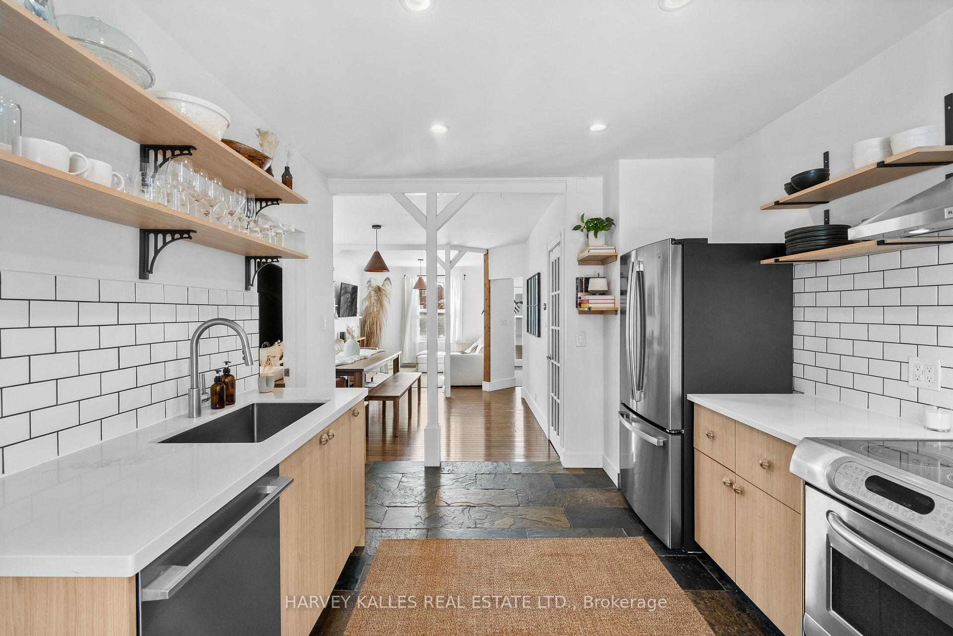 14 Manitoba Street, Toronto, ON M8Y 1C7