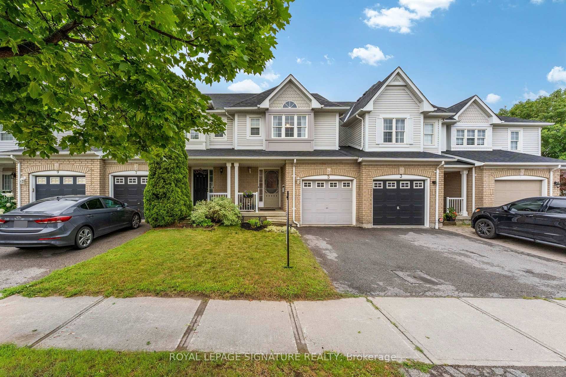5 Fawcett Avenue, Whitby, ON L1R 2Z4