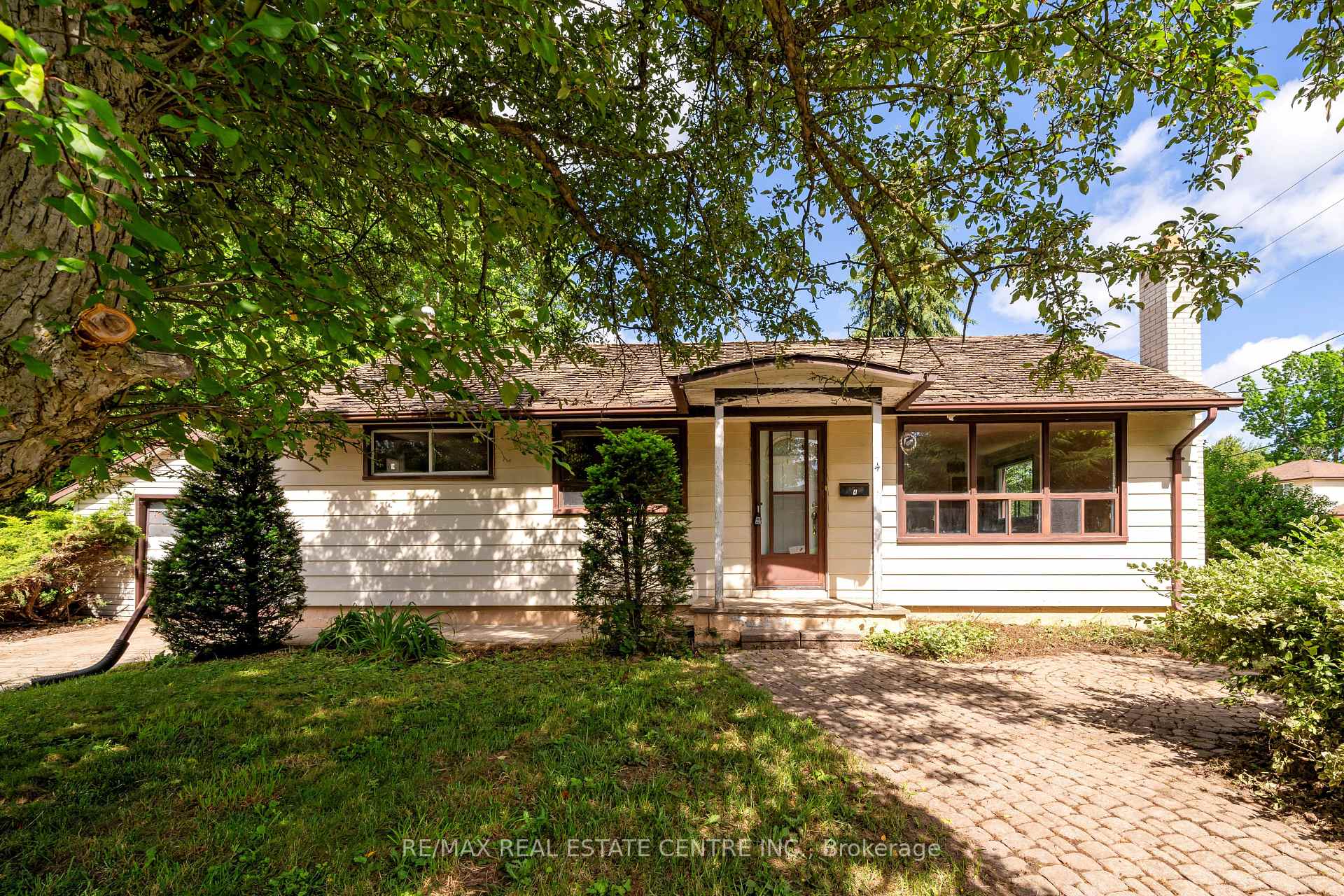 4 Pauline Street, Halton Hills, ON L7G 1V7