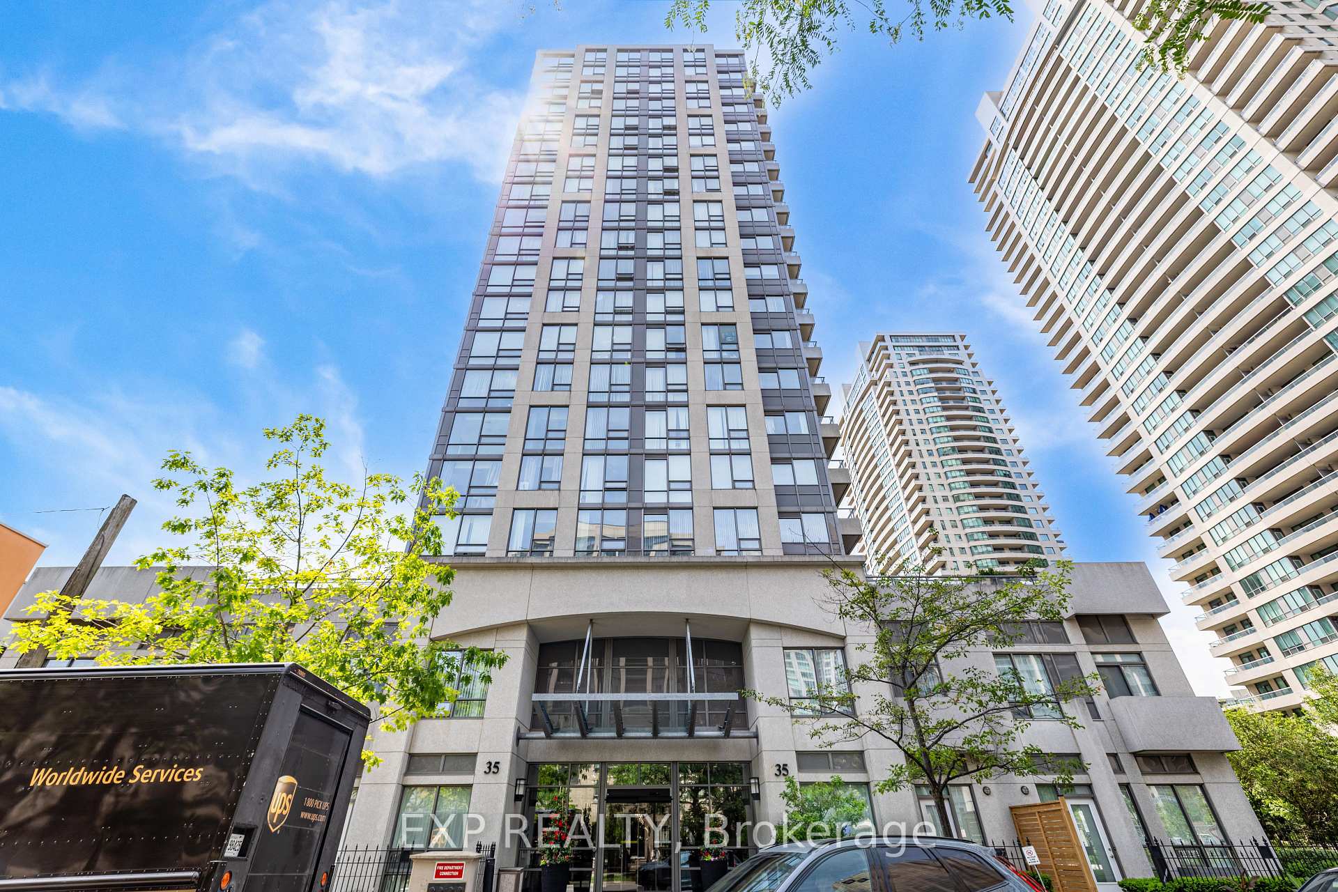 35 Hollywood Avenue 311, Toronto, ON M2N 0A9