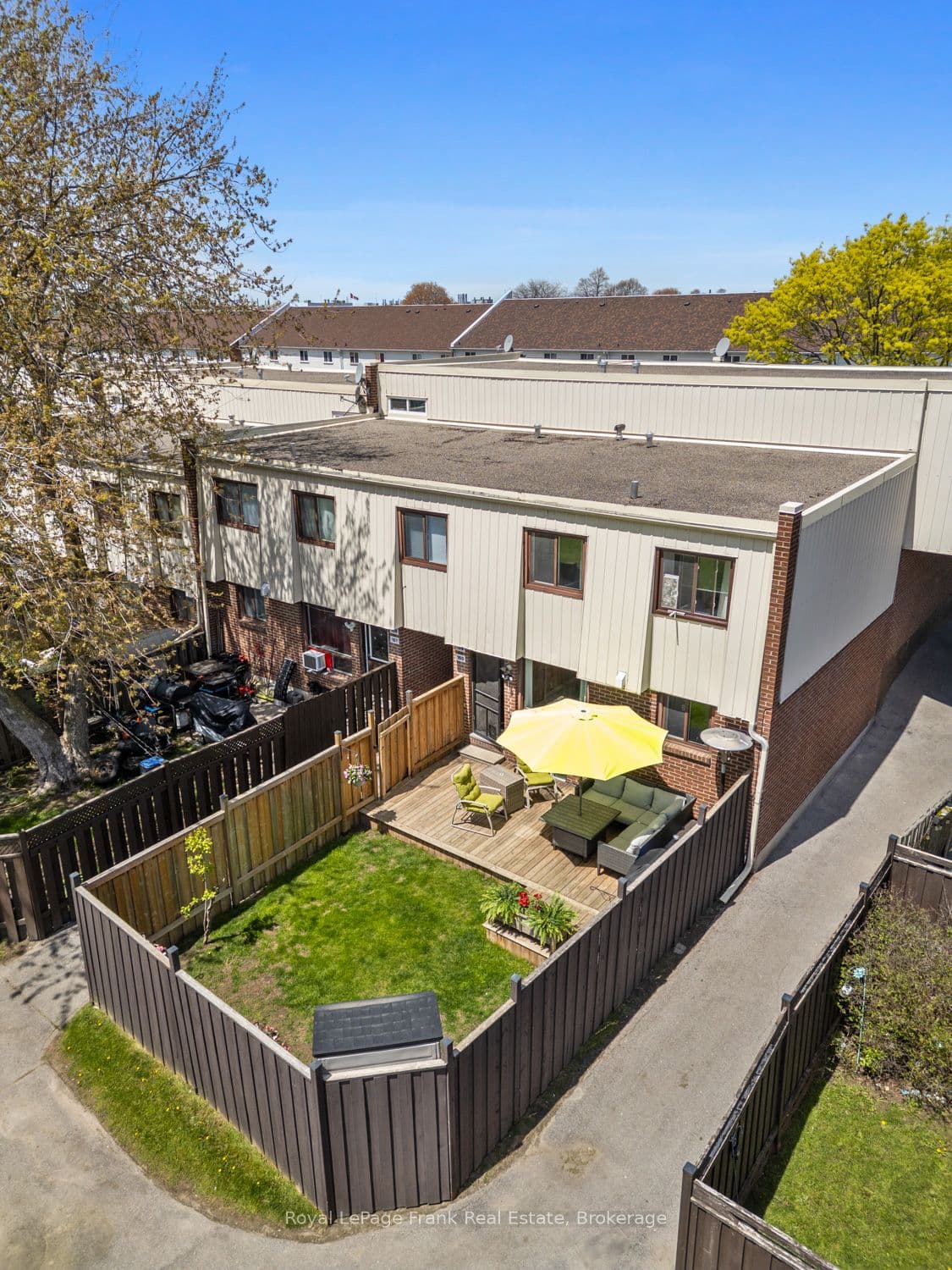 1100 Oxford Street, Oshawa - Condo Townhouse