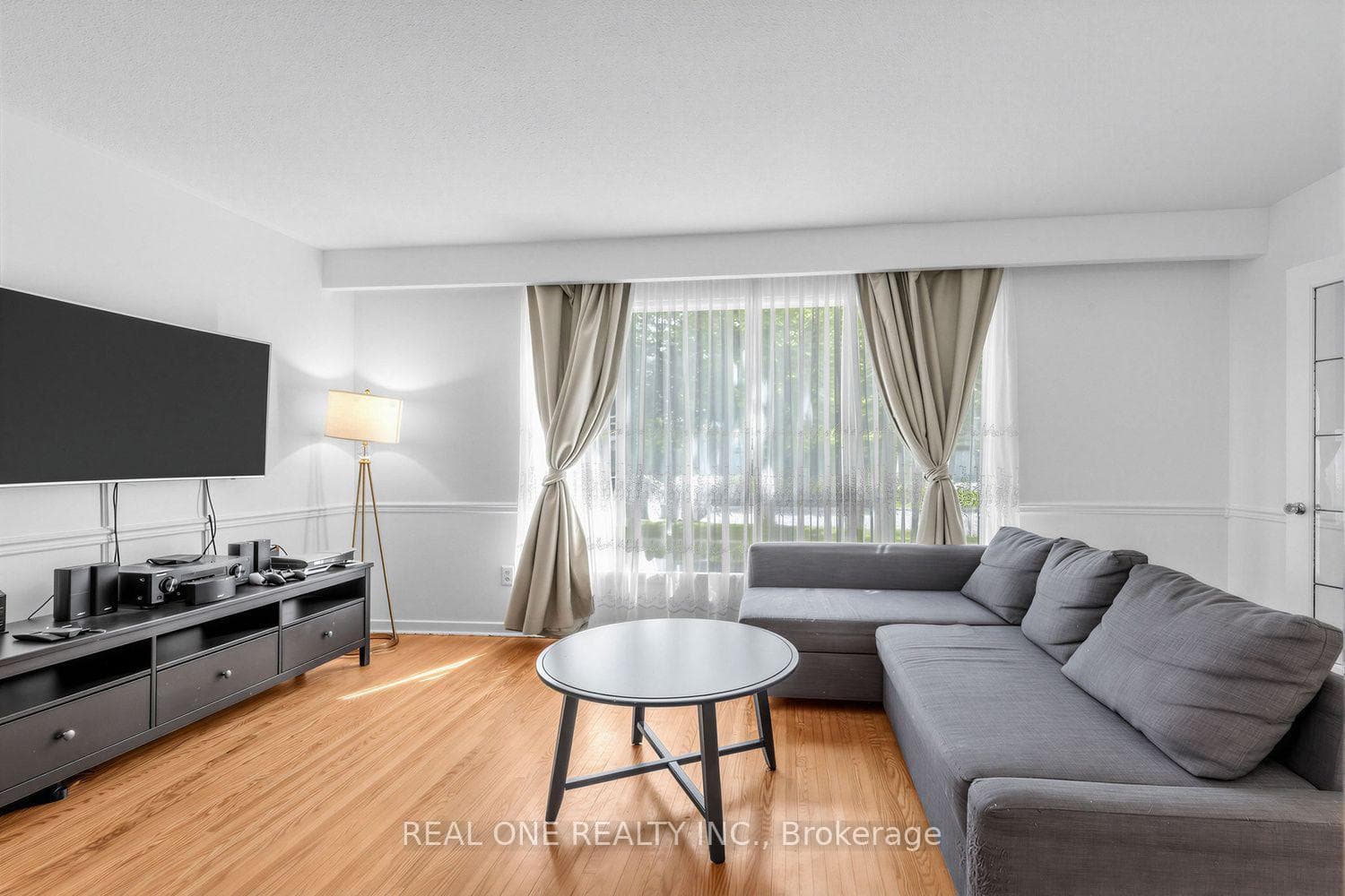 10 Devins Drive, Aurora, ON L4G 2Z1