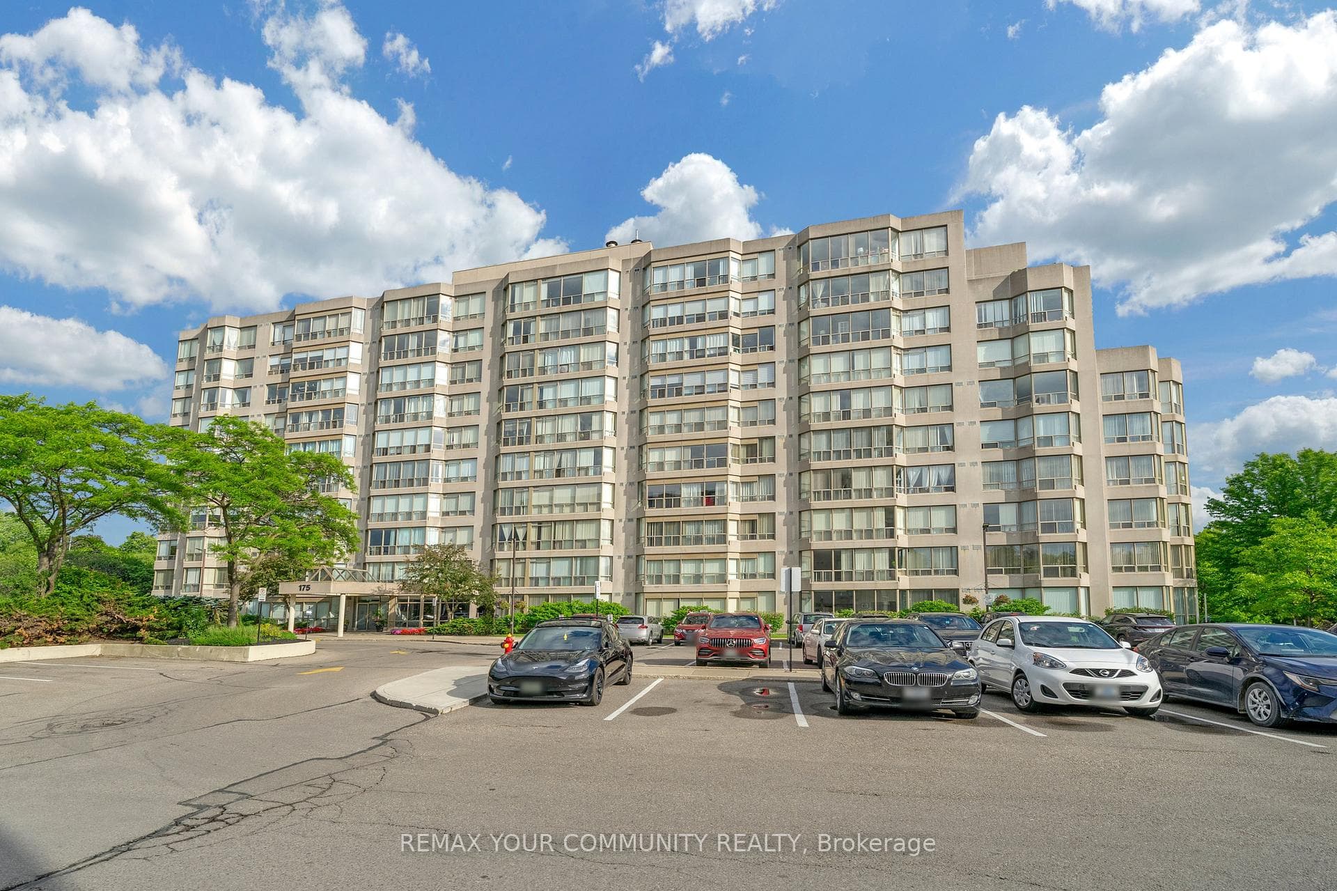 175 Cedar Avenue 913, Richmond Hill, ON L4C 9V3