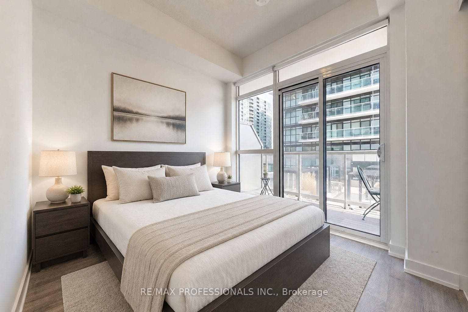 251 Manitoba Street 504, Toronto, ON M8Y 0C7