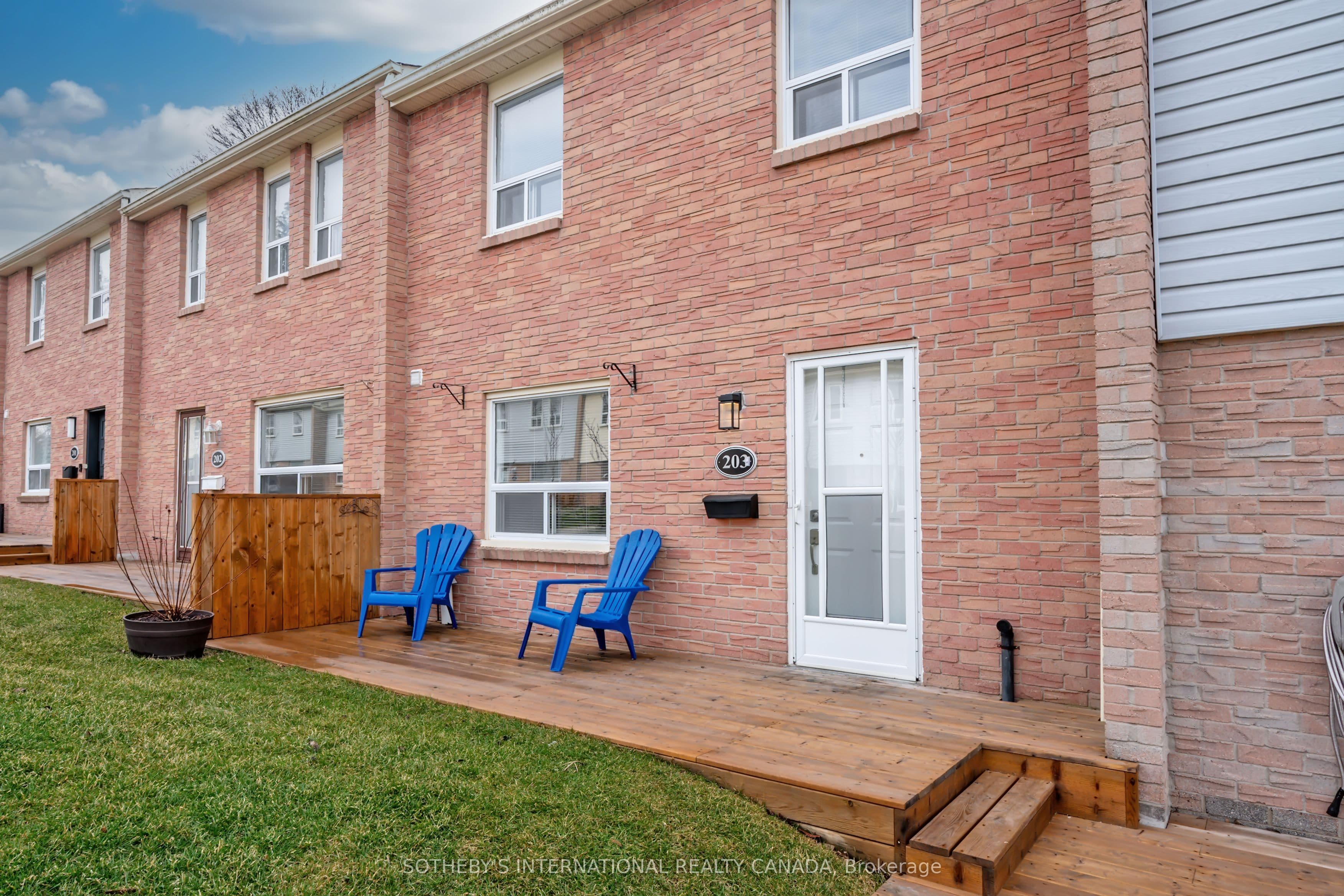 1055 Shawnmarr Road, Mississauga - Condo Townhouse