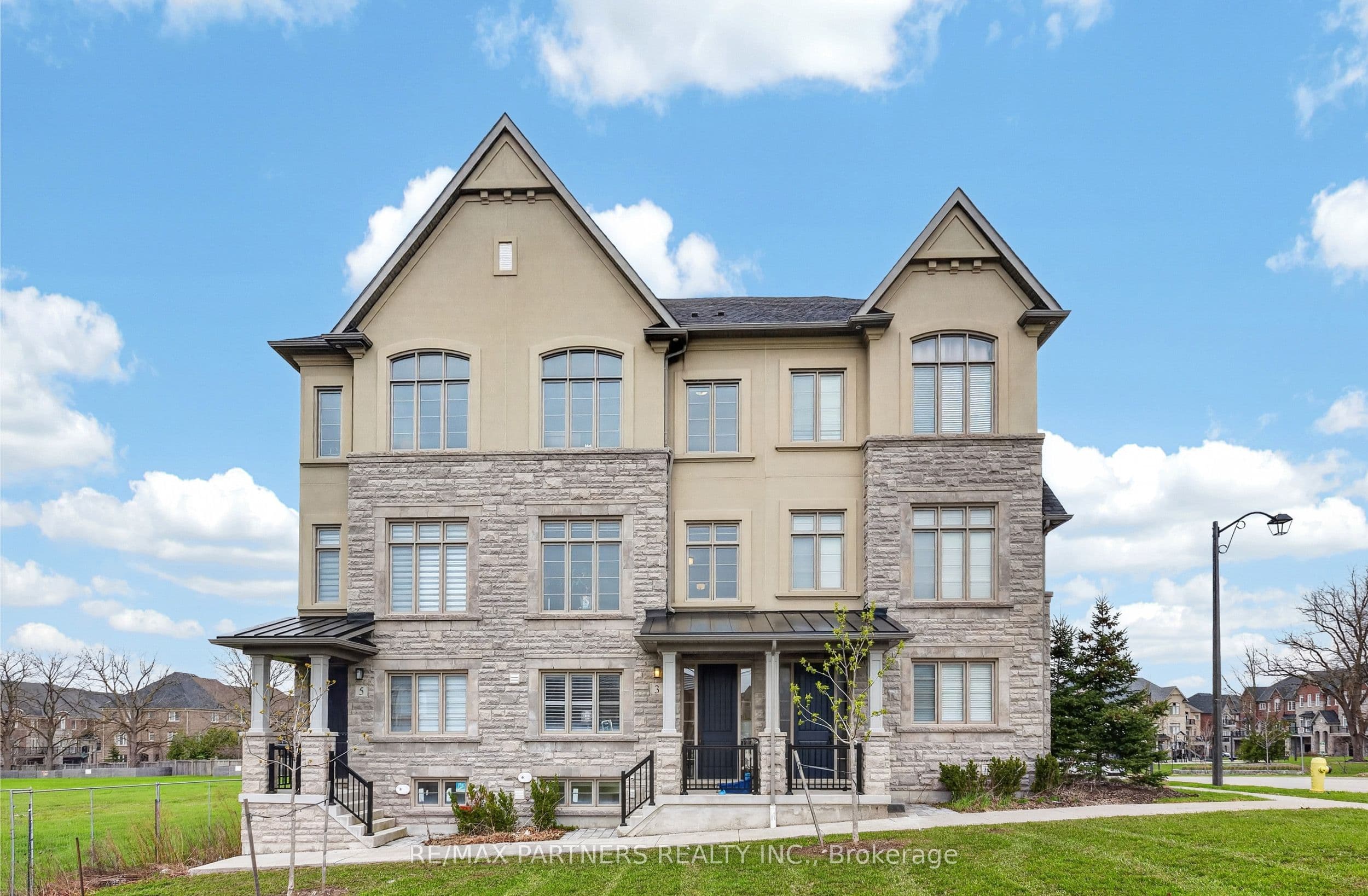 3 Fernhill Lane, Markham - Att/Row/Townhouse