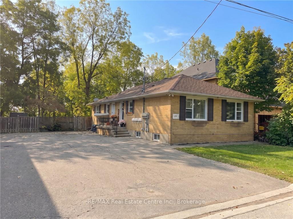17 Academy Road, Halton Hills, ON L7G 3N7