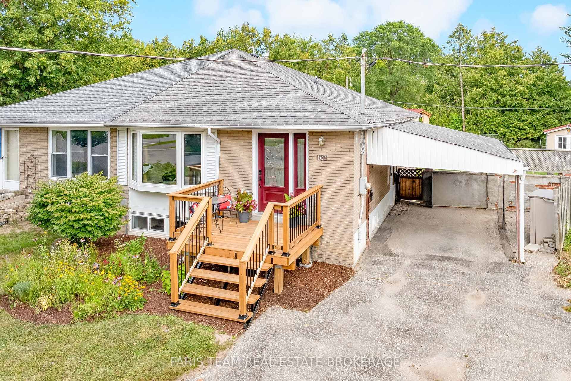 107 Willow Lane, Newmarket, ON L3Y 4J1