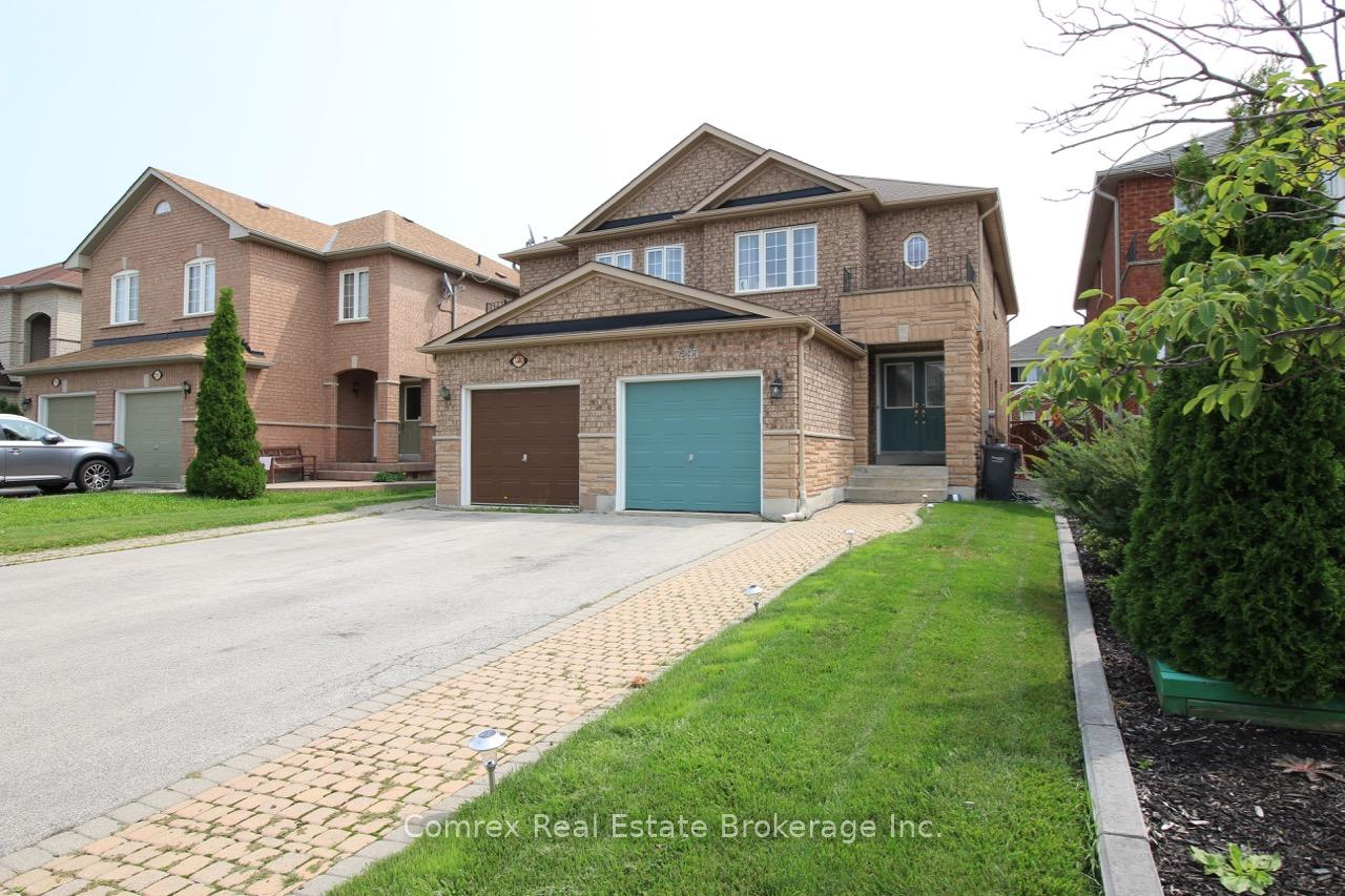 7295 Lowville Heights, Mississauga, ON L5N 8L4