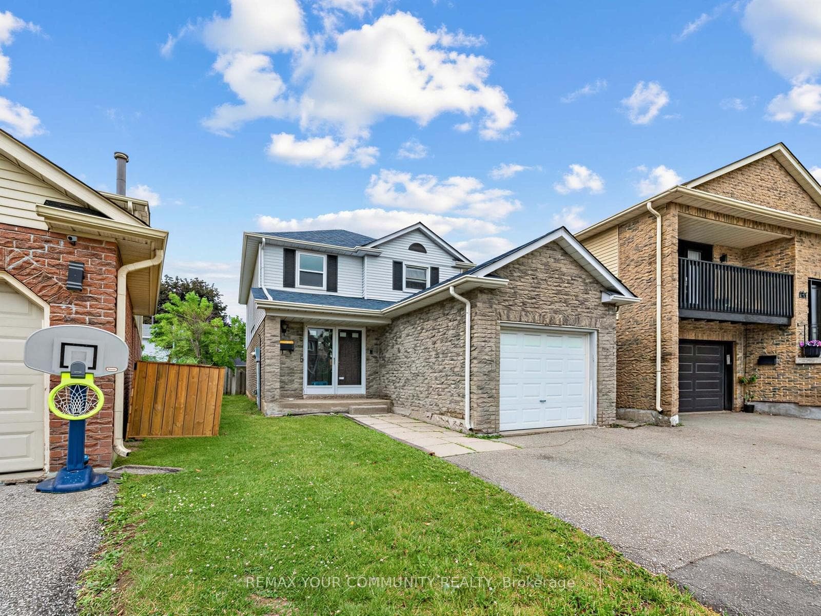 183 Lisa Crescent, Vaughan, ON L4J 2N2
