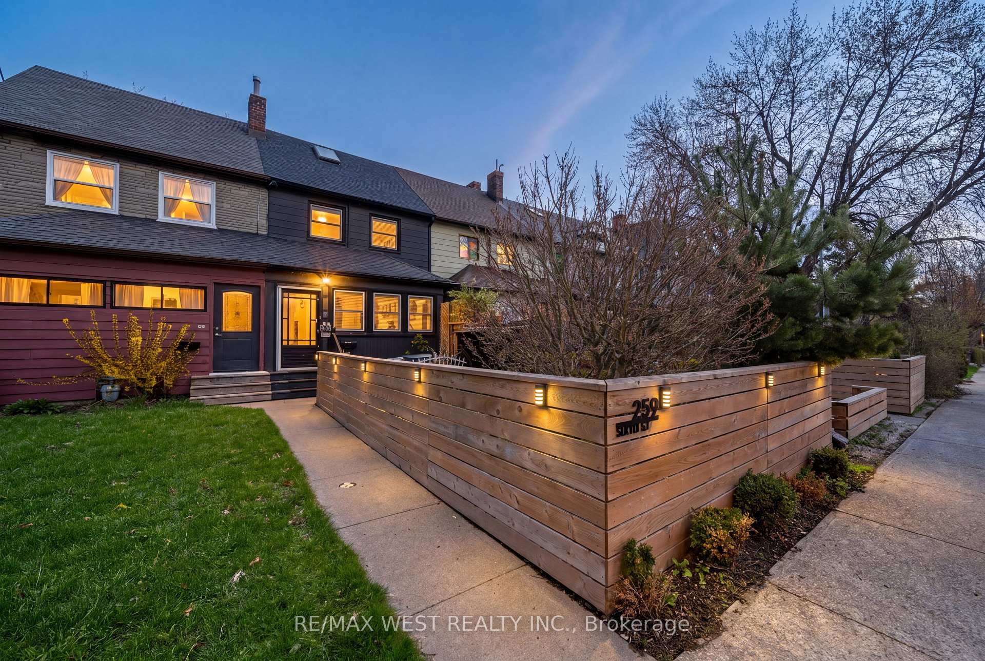 259 Sixth Street, Toronto, ON M8V 3A8