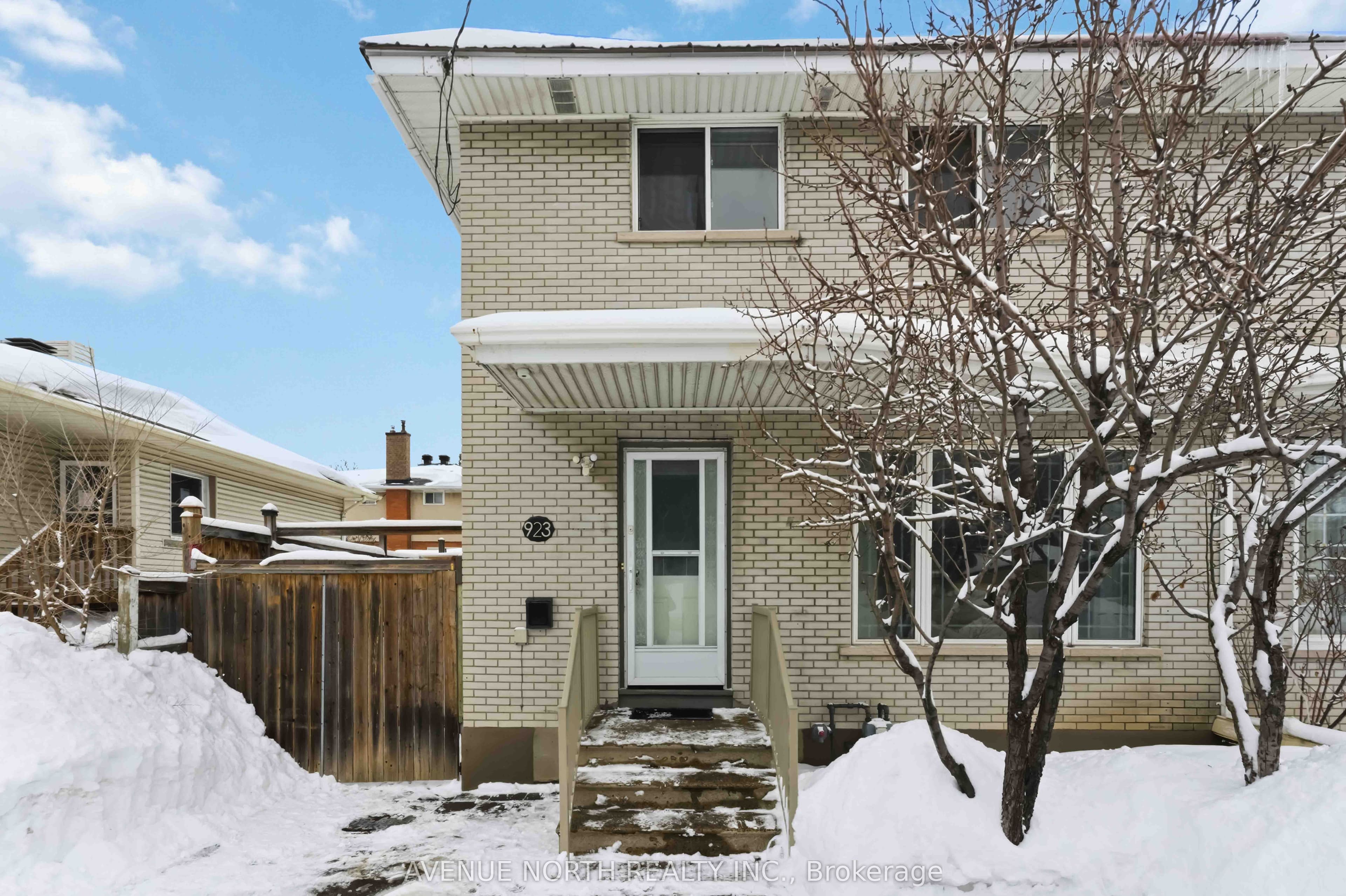 923 Pinecrest Road, Britannia Heights - Queensway Terrace N and Area - Semi-Detached