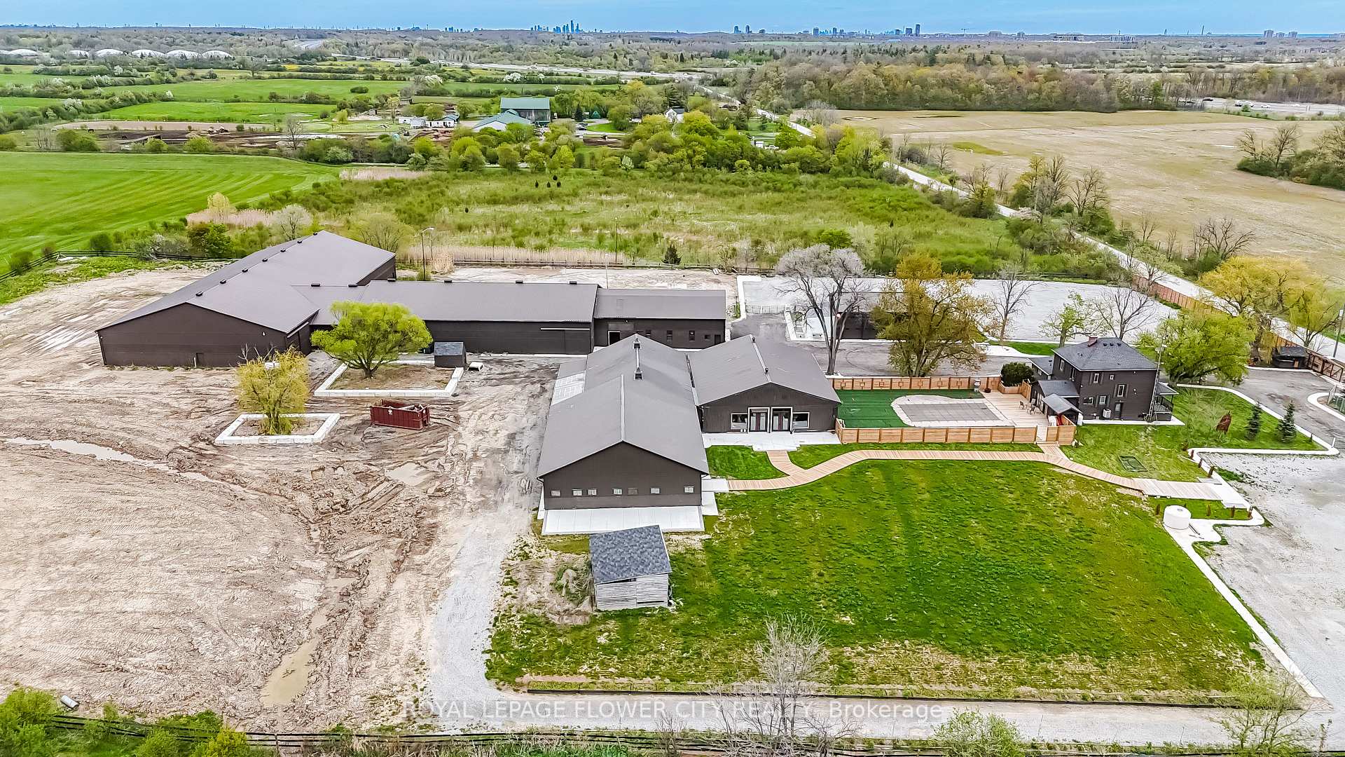 2483 Burnhamthorpe Road, Oakville, ON L6M 4H1