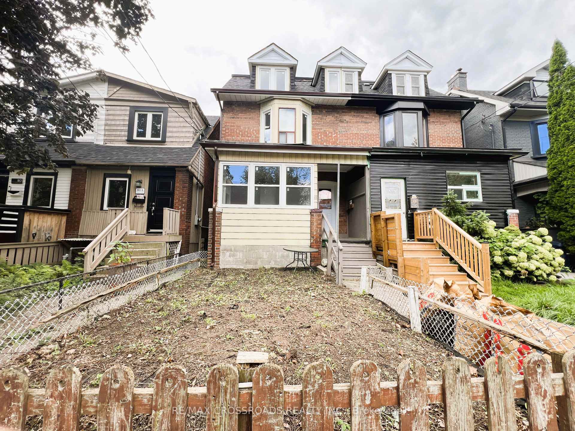 82 Curzon Street, Toronto, ON M4M 3B4
