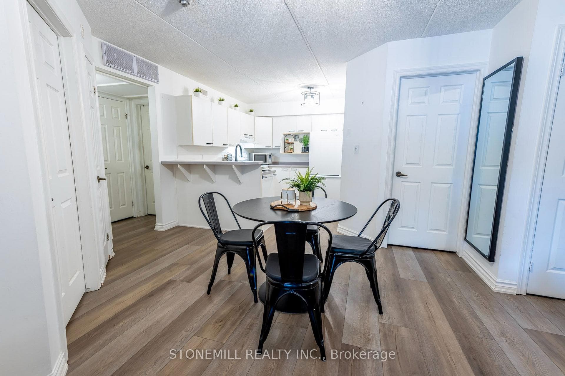 2030 Cleaver Avenue #118, Burlington, ON L7M 4C3