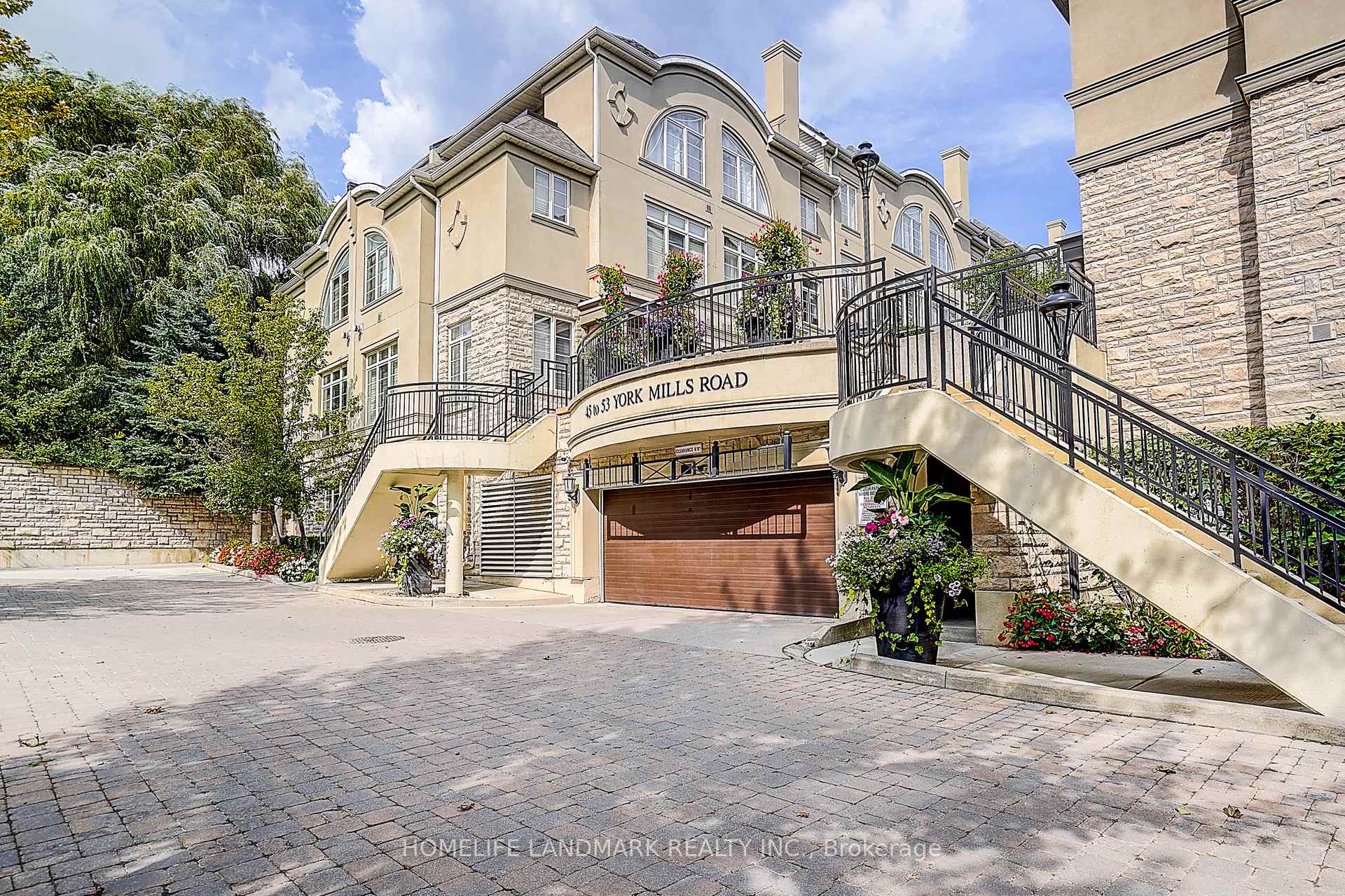 51 York Mills Road 309, Toronto, ON M2P 1B6