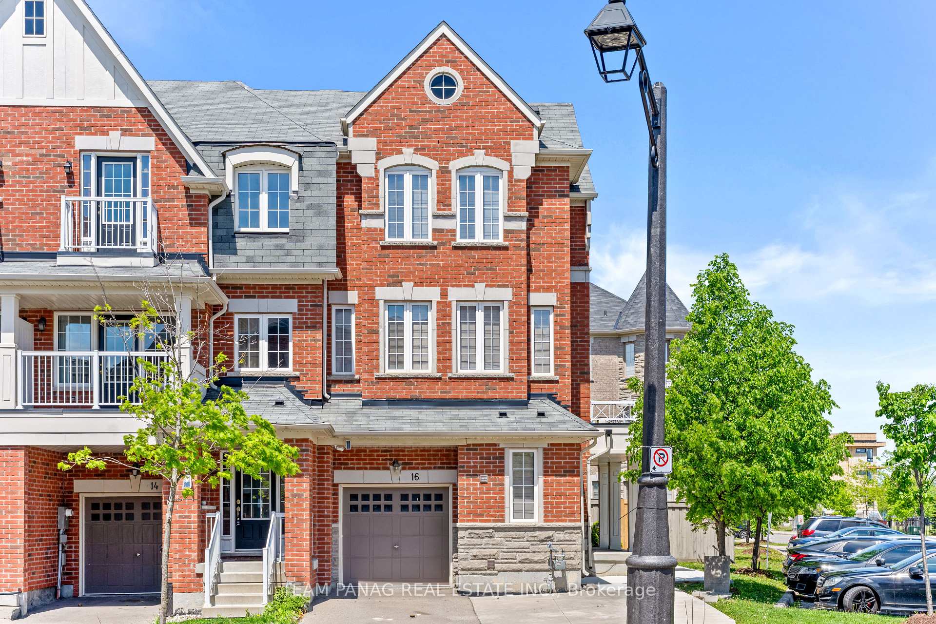 16 Rabbit Run Way, Brampton, ON L6Z 0J2