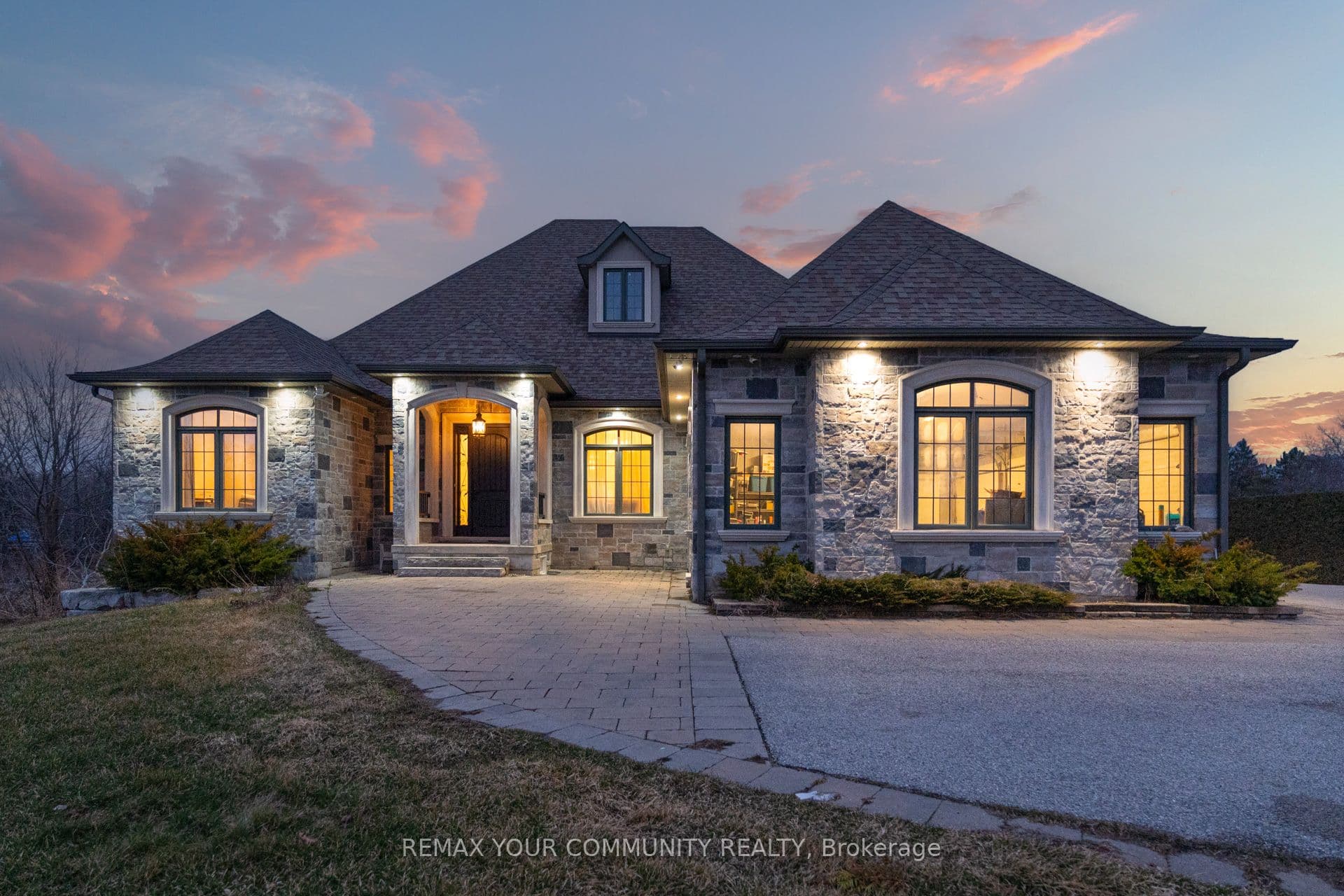 20111 Bathurst Street, East Gwillimbury - Detached