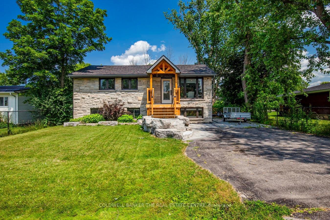 15 Blue Jay Boulevard, Georgina - Detached