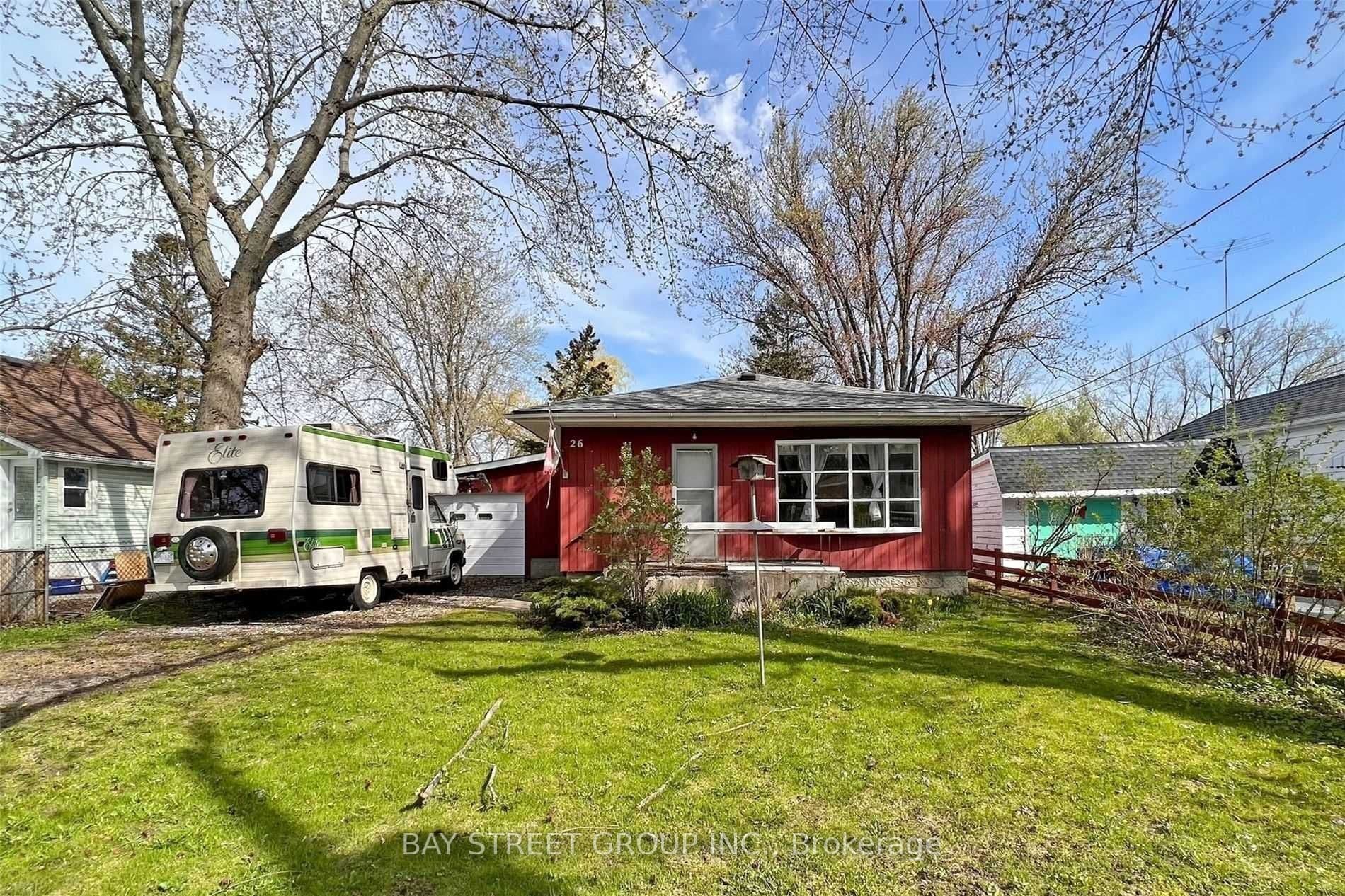 26 Douglas Road, Richmond Hill - Detached