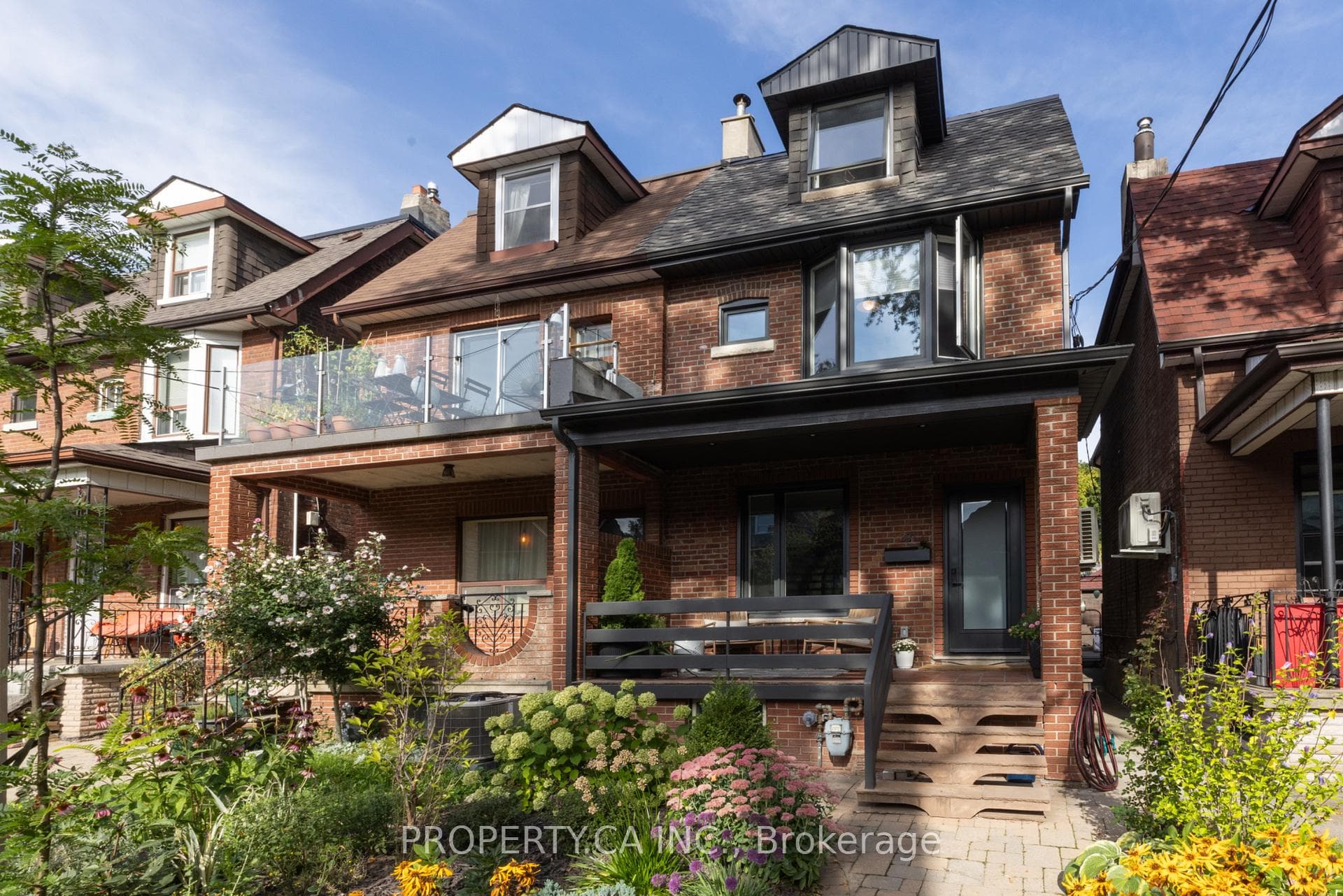 301 Grace Street, Toronto, ON M6G 3A7