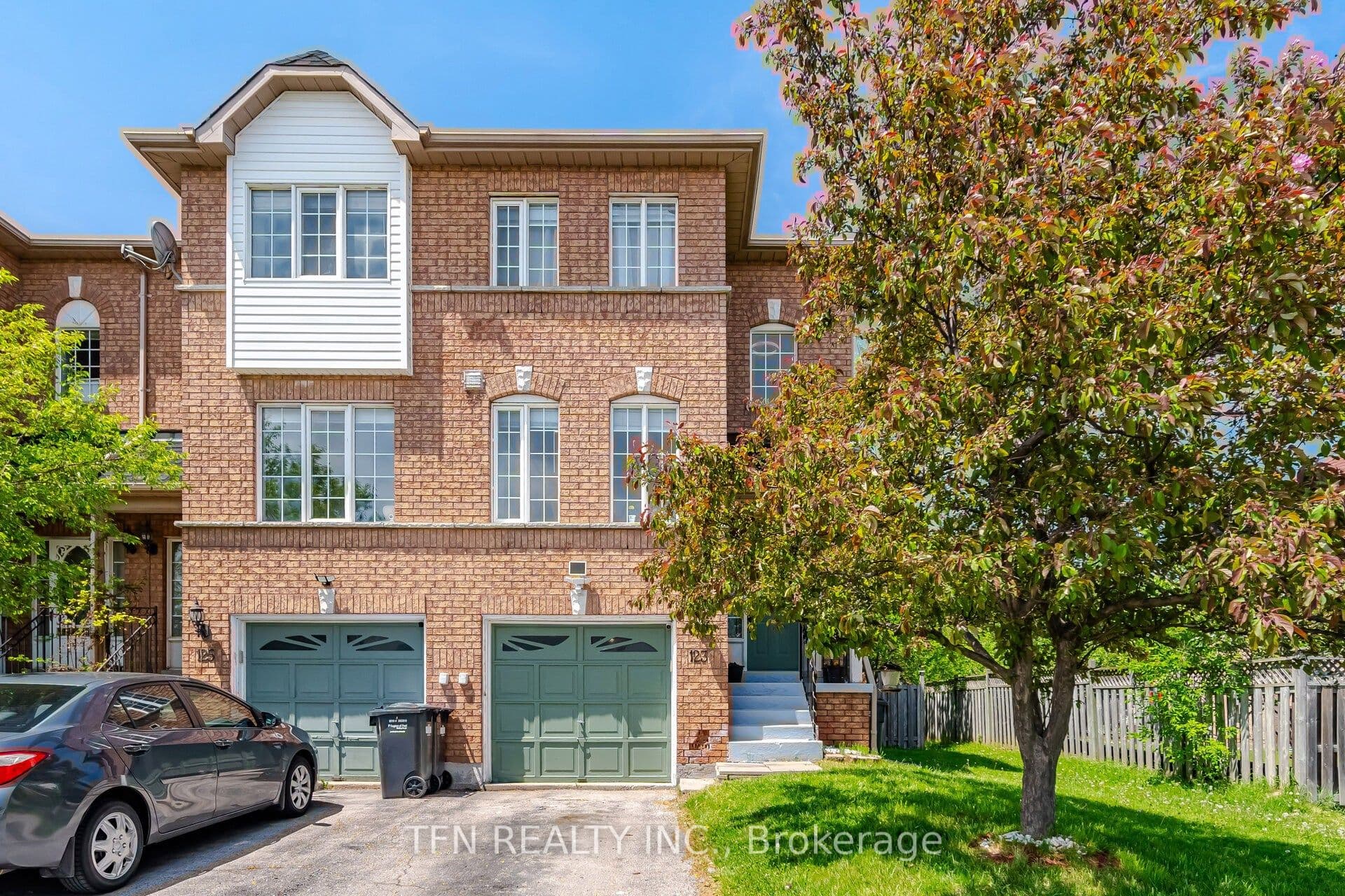 123 Brickyard Way, Brampton - Att/Row/Townhouse