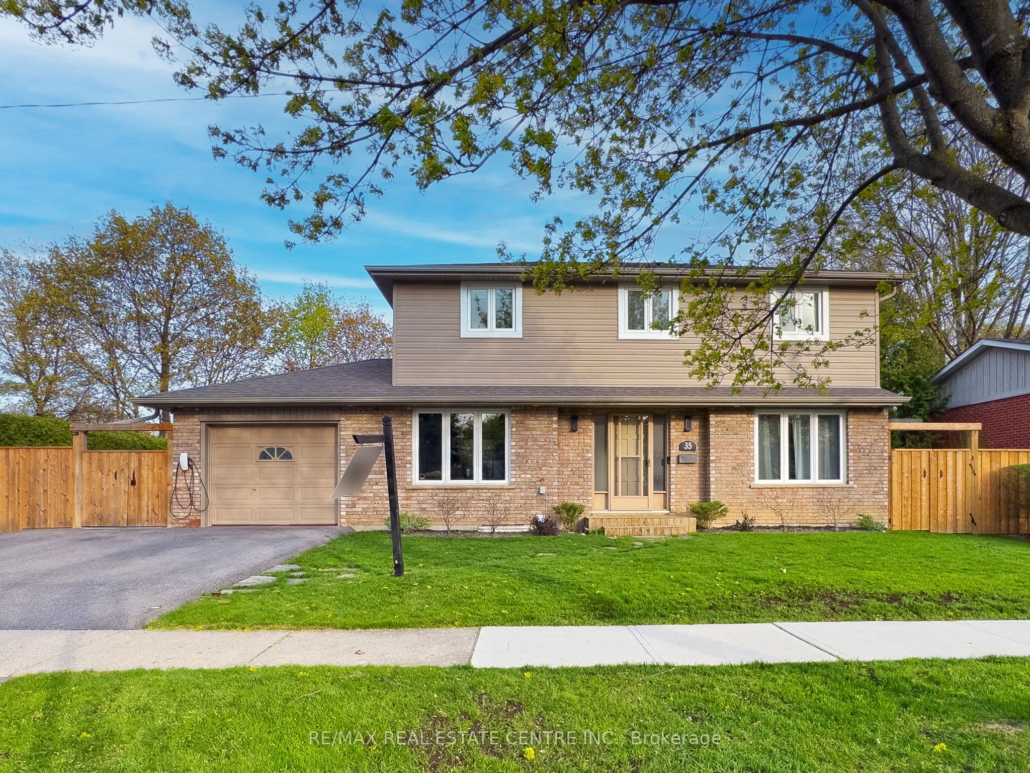 35 Treleaven Drive, Brampton - Detached