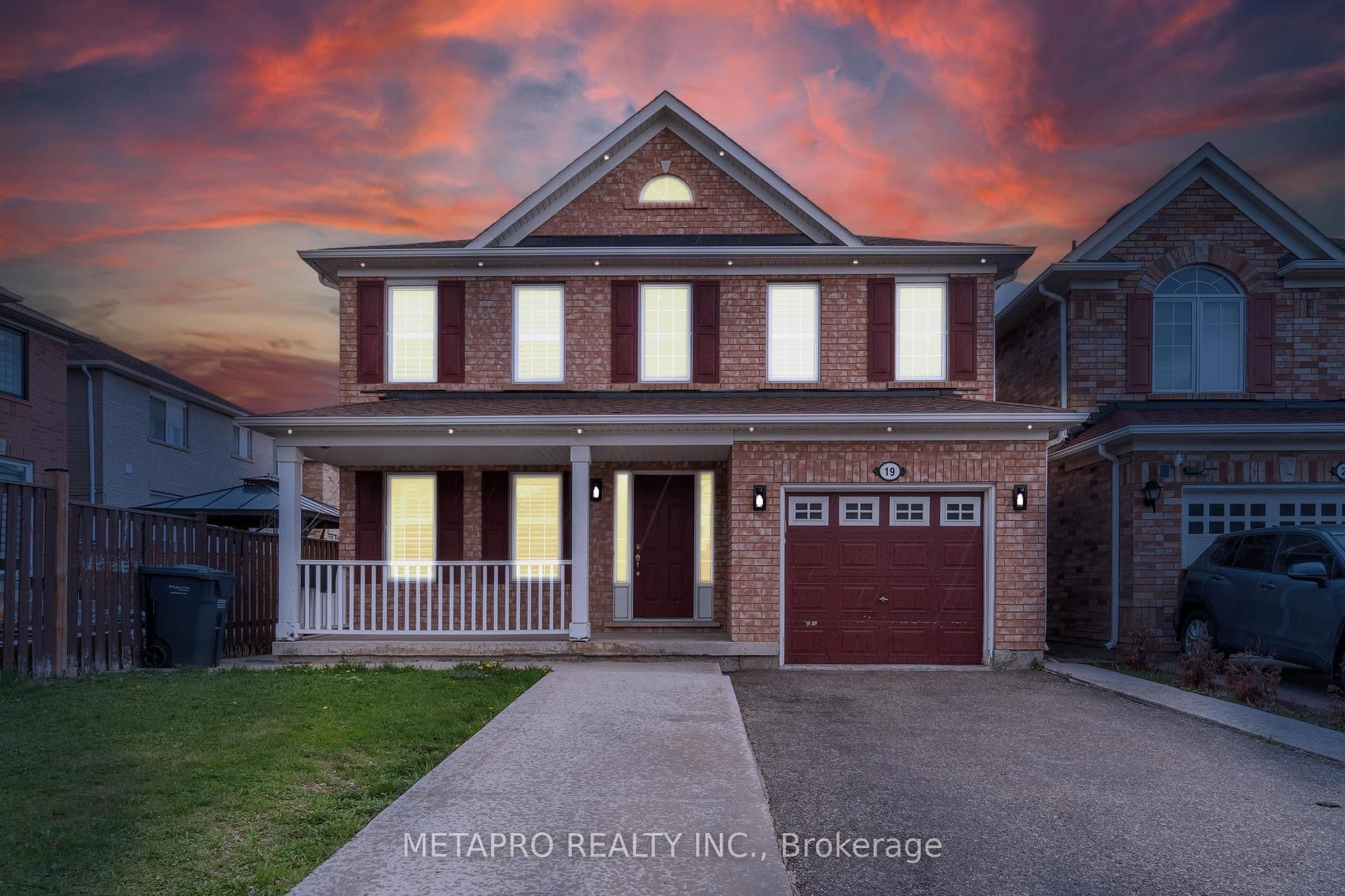 19 Firwood Crescent, Brampton - Detached