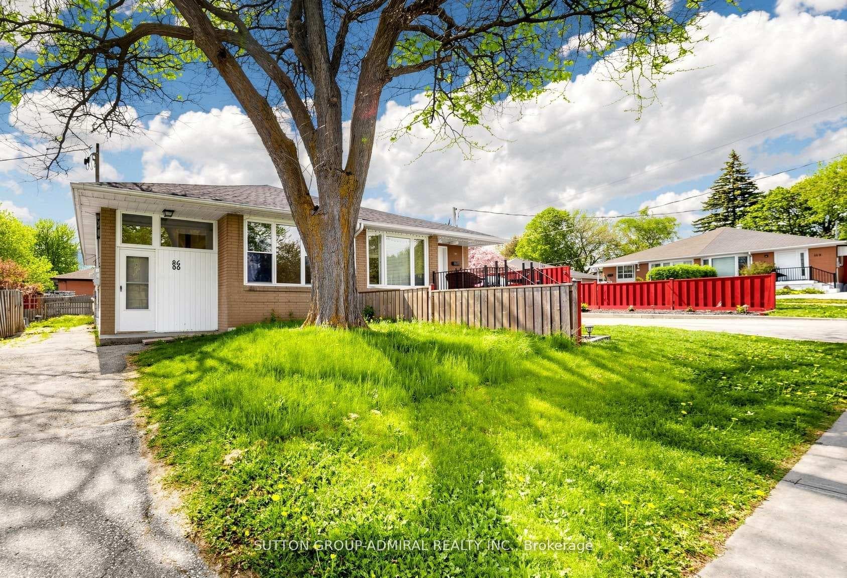 86 Newbury Drive, Newmarket, ON L3Y 4R3