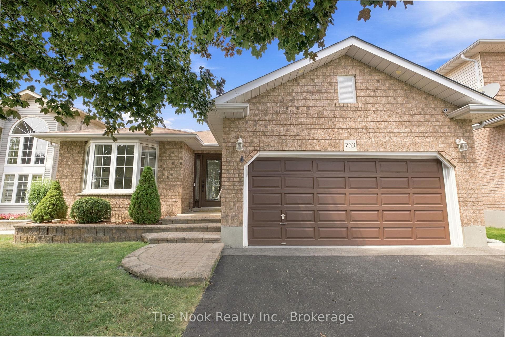 733 Sundance Circle, Oshawa, ON L1J 8N9