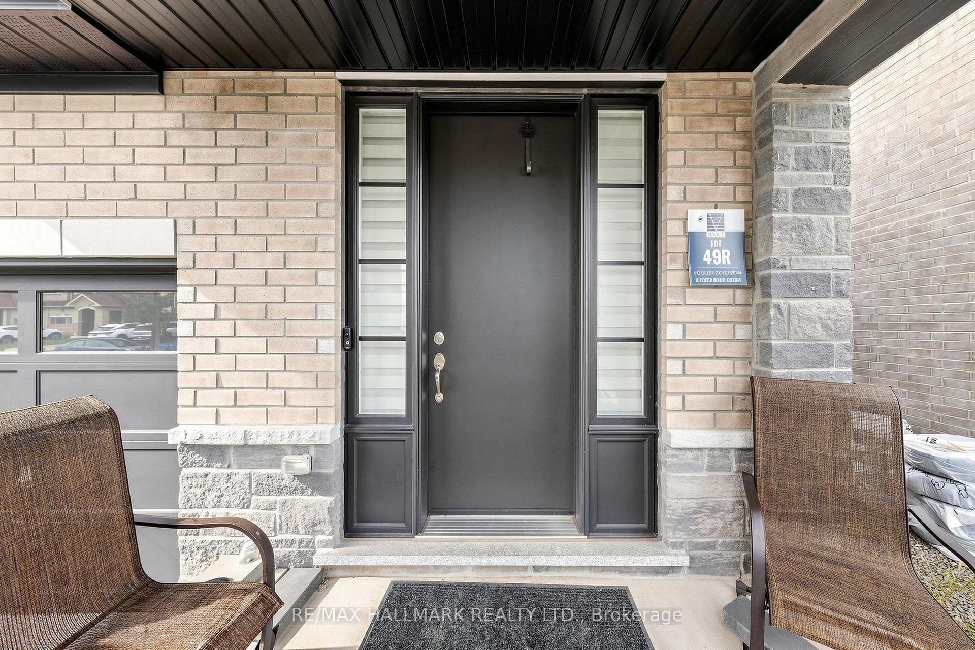 6 Peter Hogg Court, Whitby, ON L1P 0N1