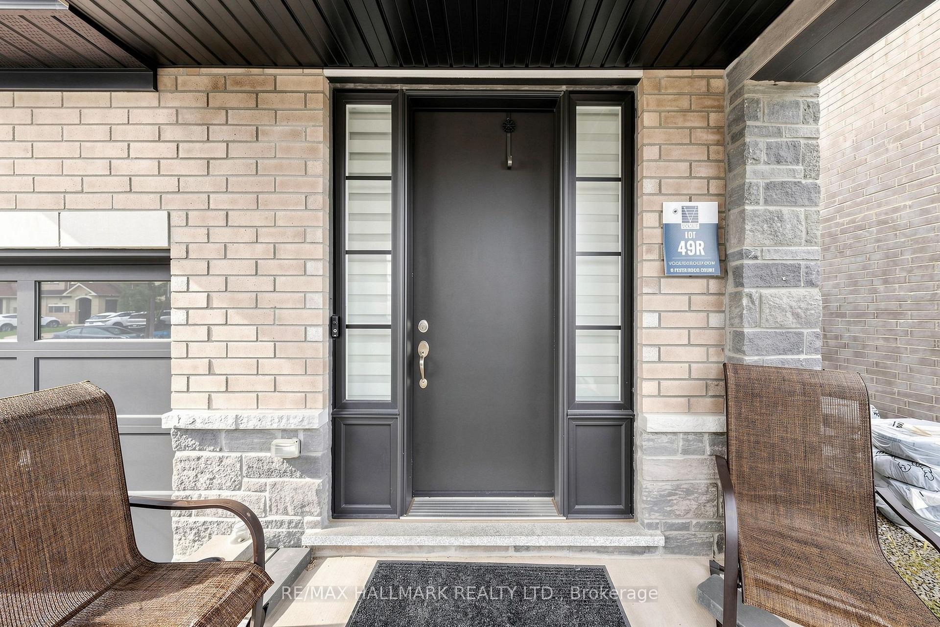 6 Peter Hogg Court, Whitby, ON L1P 0N1
