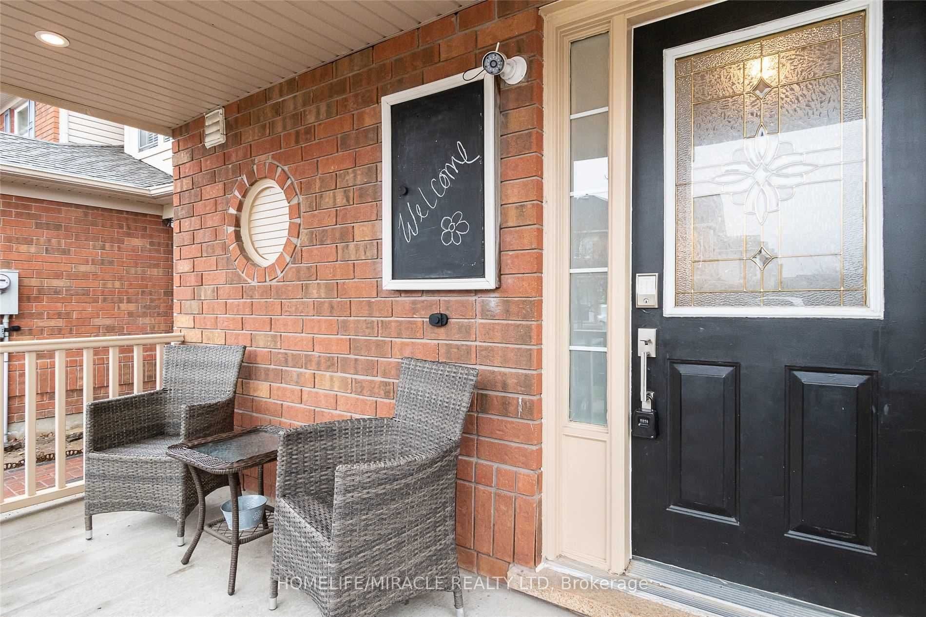 680 Hamilton Crescent, Milton - Townhouse