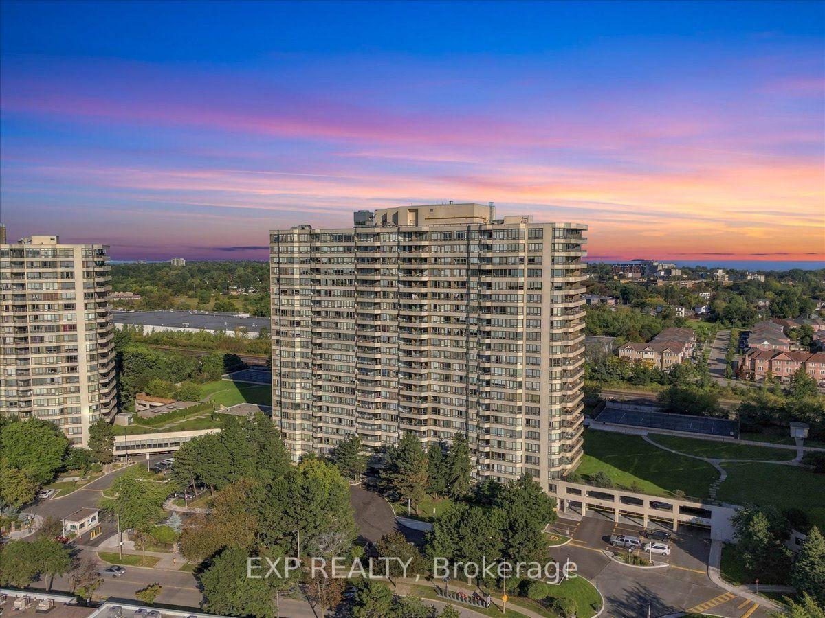 3 Greystone Walk Drive N 1927, Toronto, ON M1K 5J4